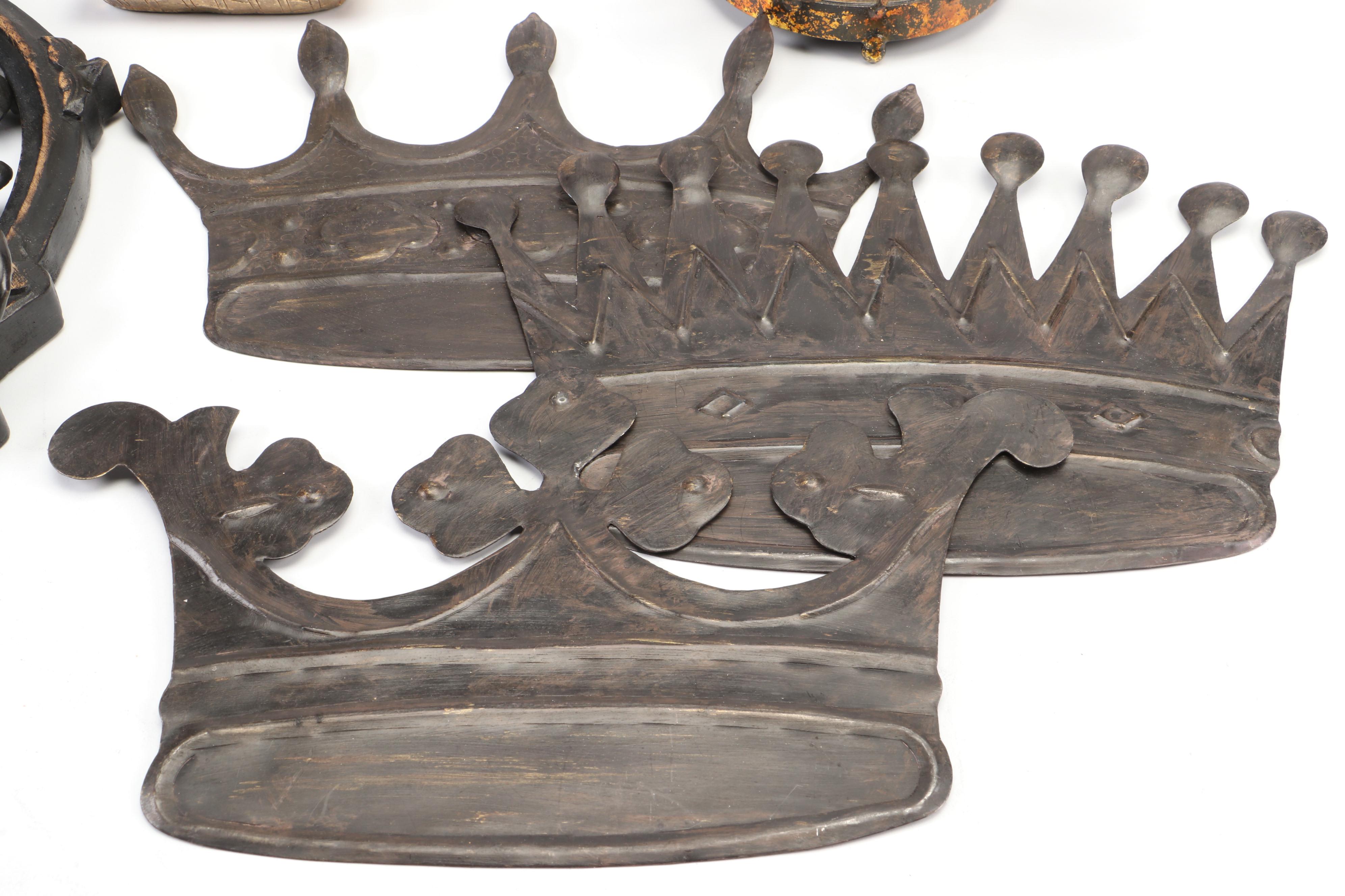 Historic Royal Palaces Golden Jubilee Dish with Crowns and Other Decor