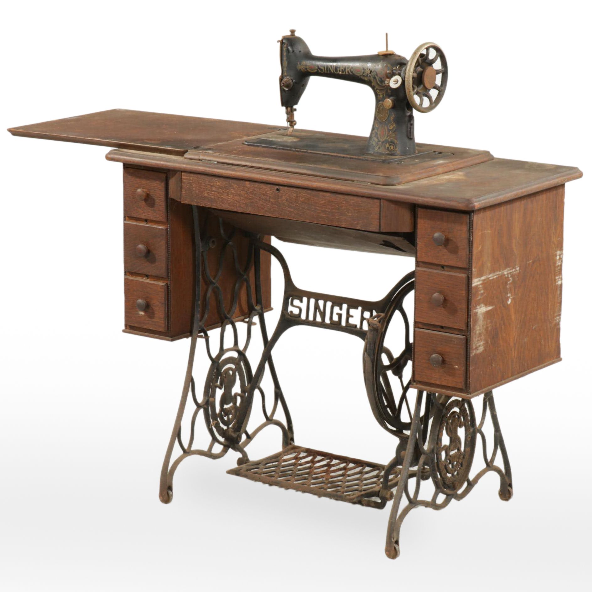 Singer Sewing Machine in Oak and Cast Iron Cabinet, Early 20th Century
