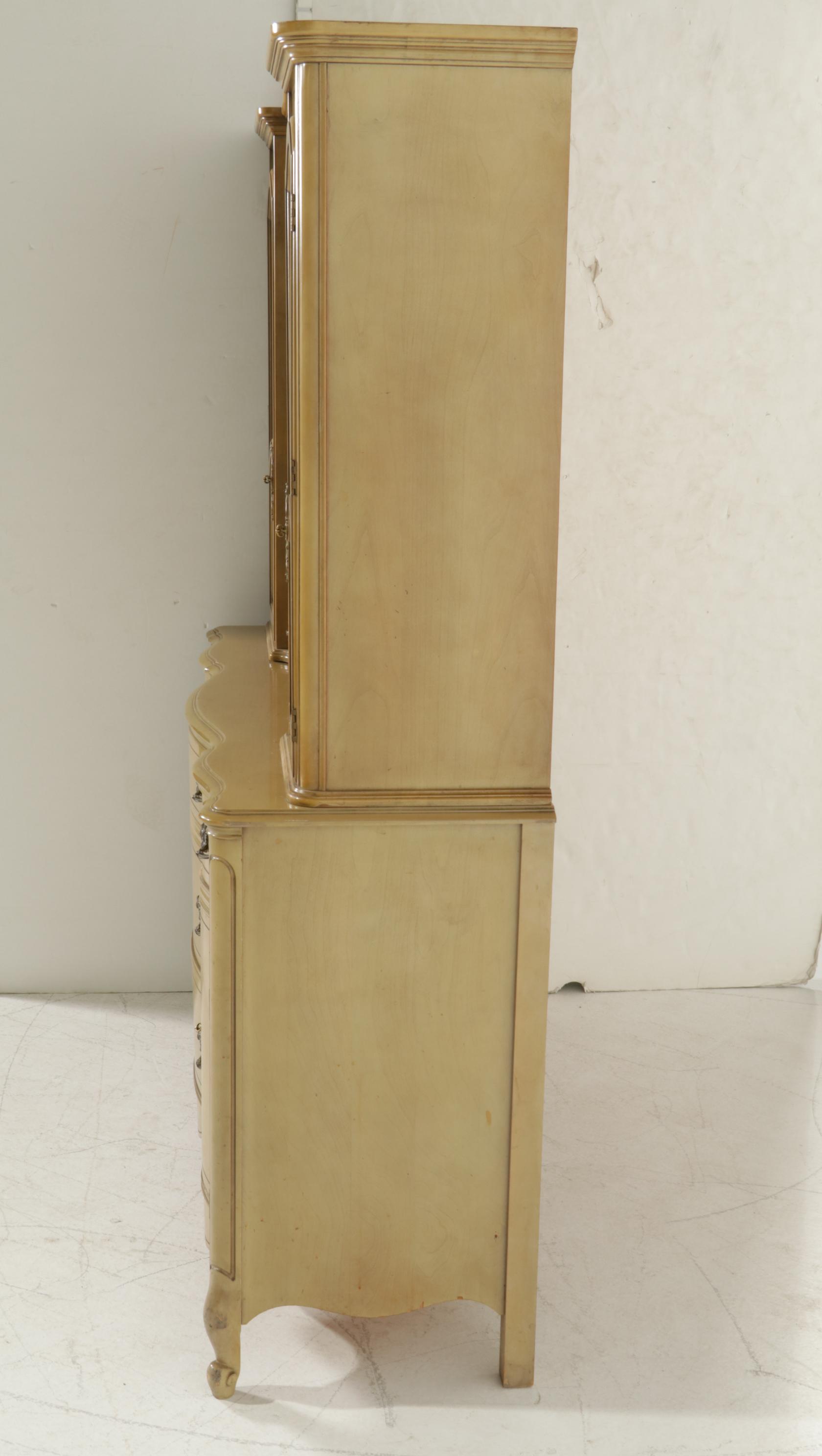 Huntley Louis XV Style China Cabinet in French Grey, Mid-20th Century