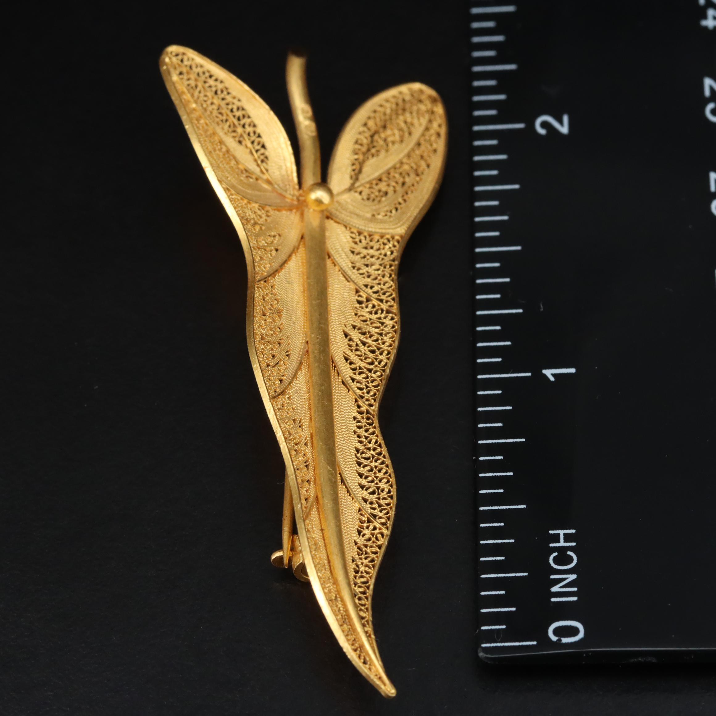 Portuguese 19K Filigree Arrow Leaf Brooch