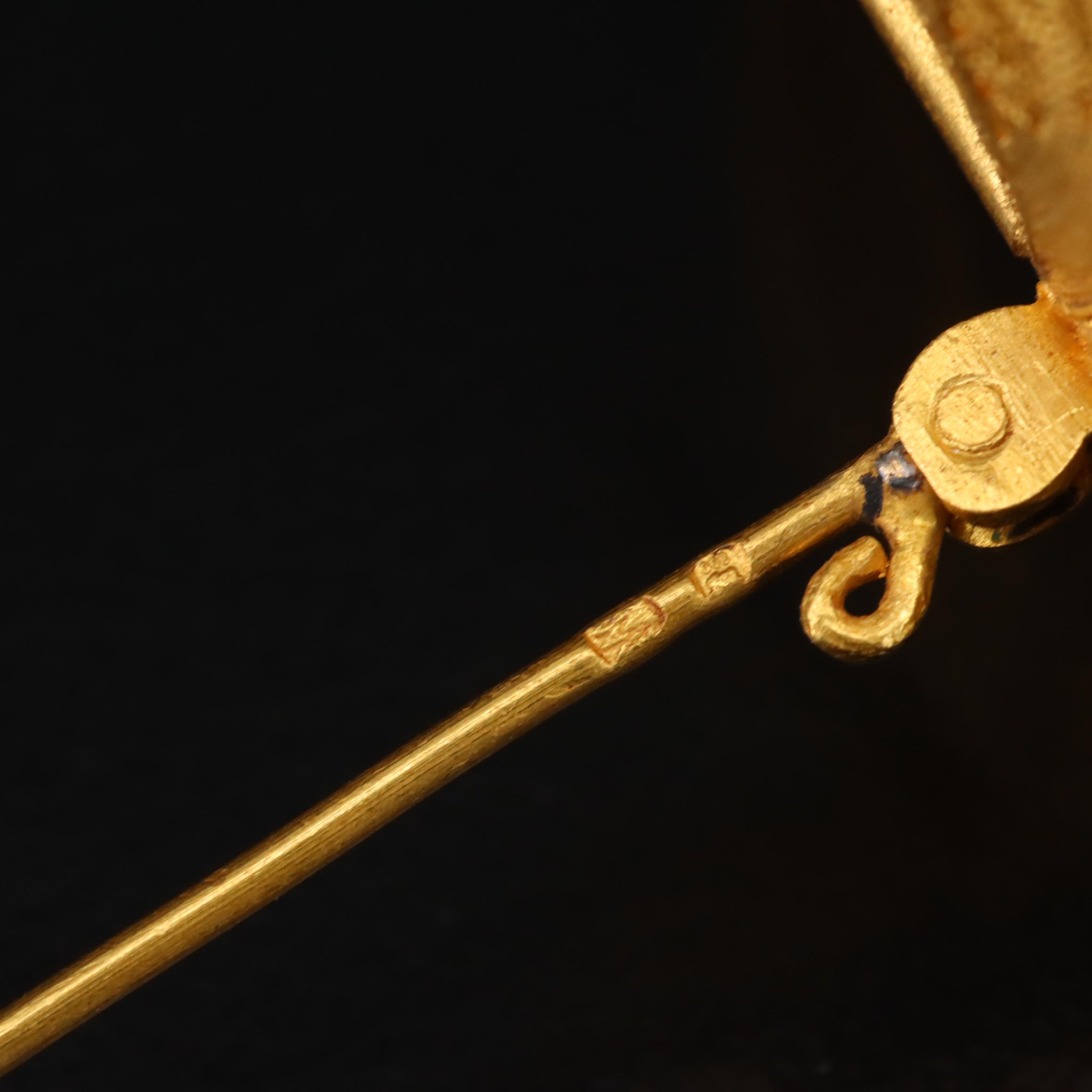 Portuguese 19K Filigree Arrow Leaf Brooch