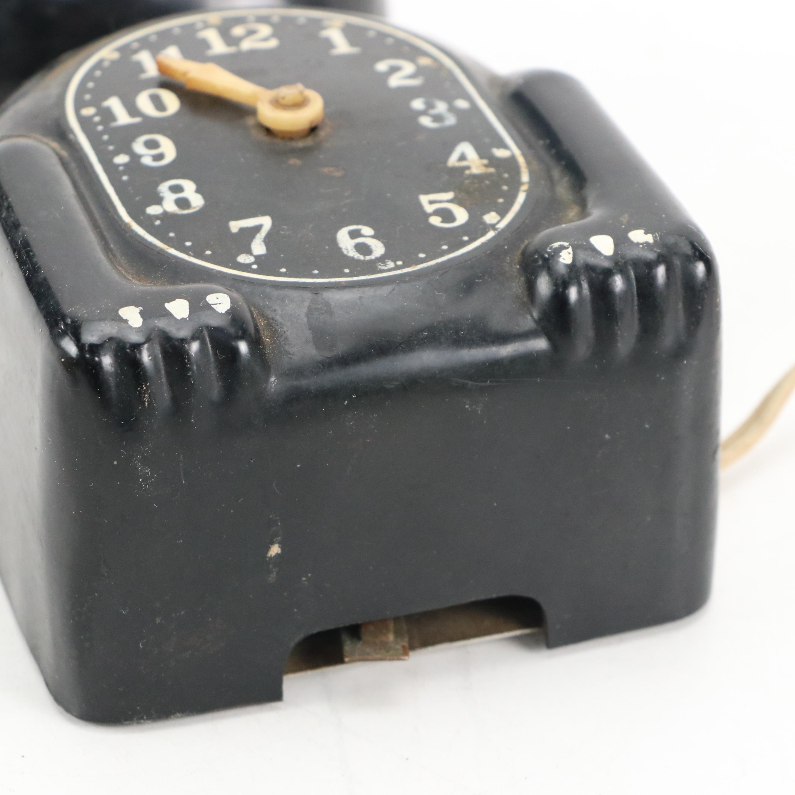 Novelty Kit Cat Clock and Amico Cookie Radio with Westclox Clock Radio