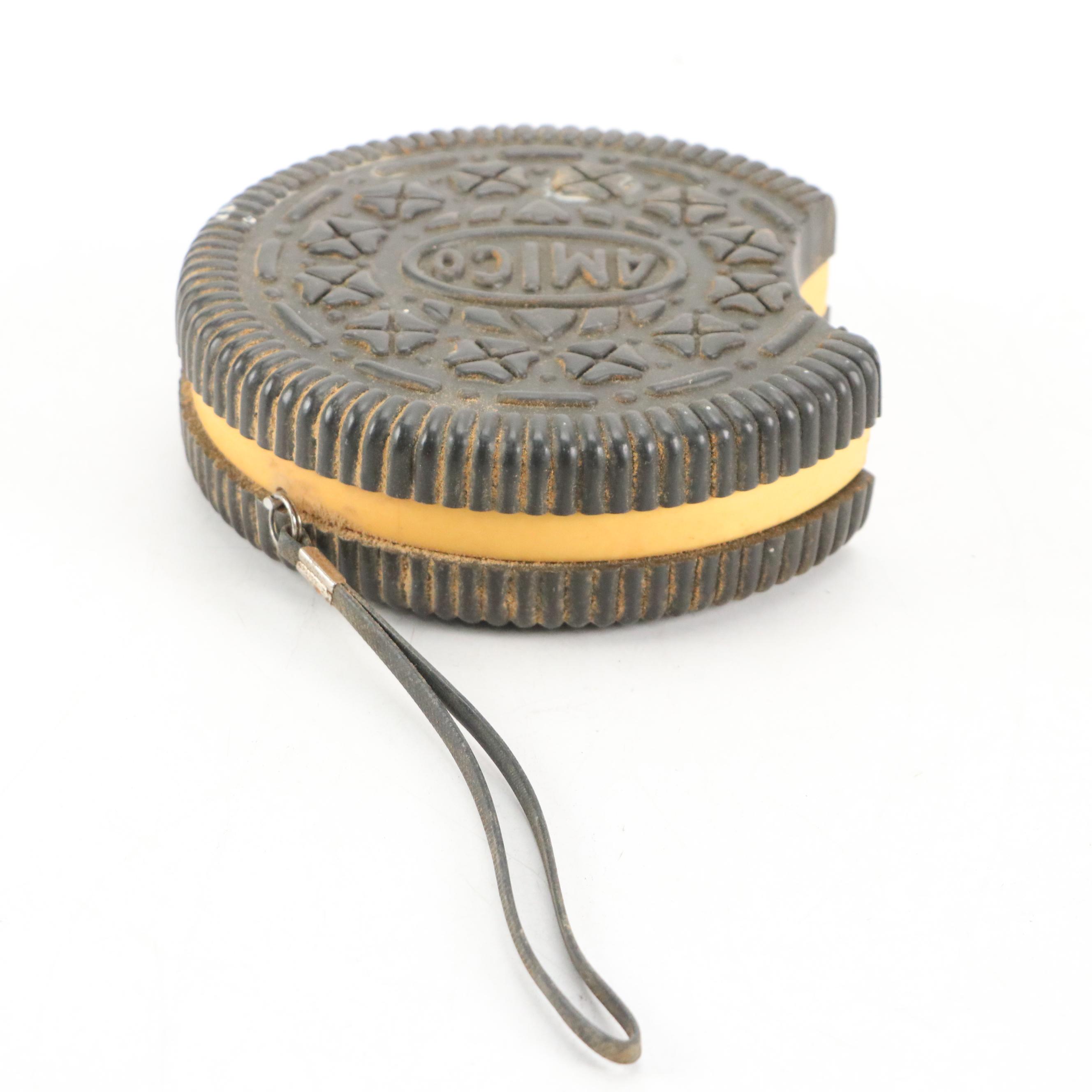 Novelty Kit Cat Clock and Amico Cookie Radio with Westclox Clock Radio