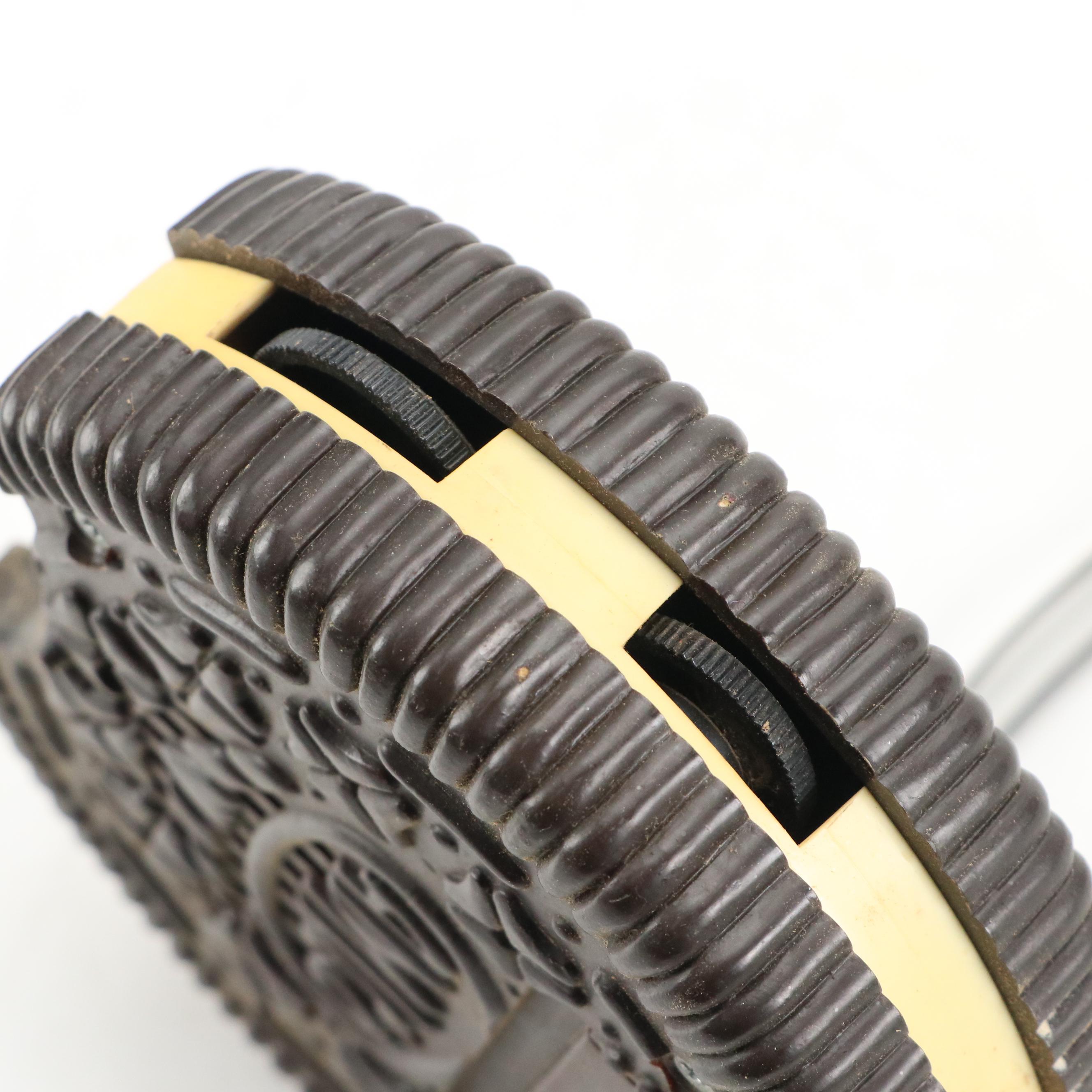 Novelty Kit Cat Clock and Amico Cookie Radio with Westclox Clock Radio