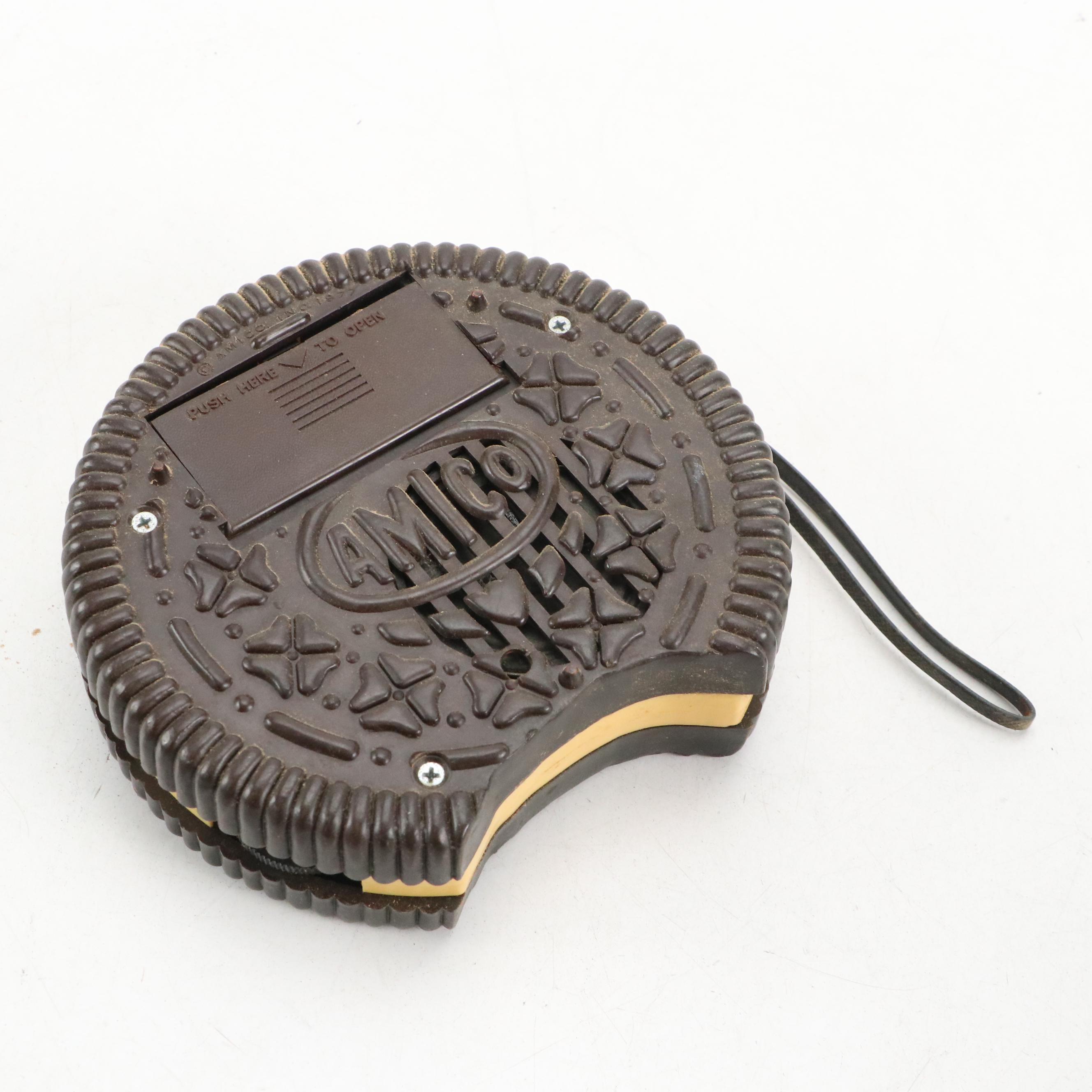 Novelty Kit Cat Clock and Amico Cookie Radio with Westclox Clock Radio