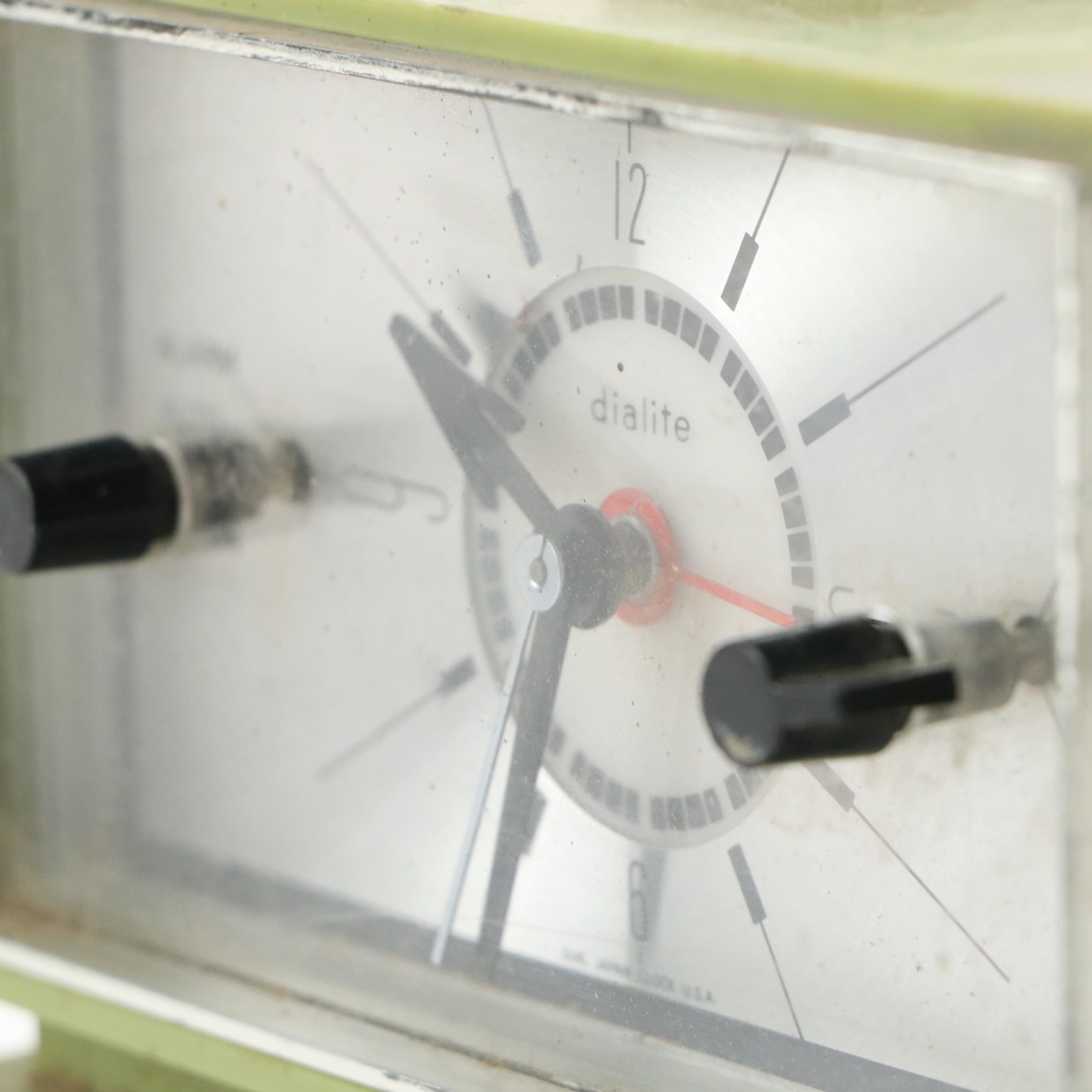 Novelty Kit Cat Clock and Amico Cookie Radio with Westclox Clock Radio