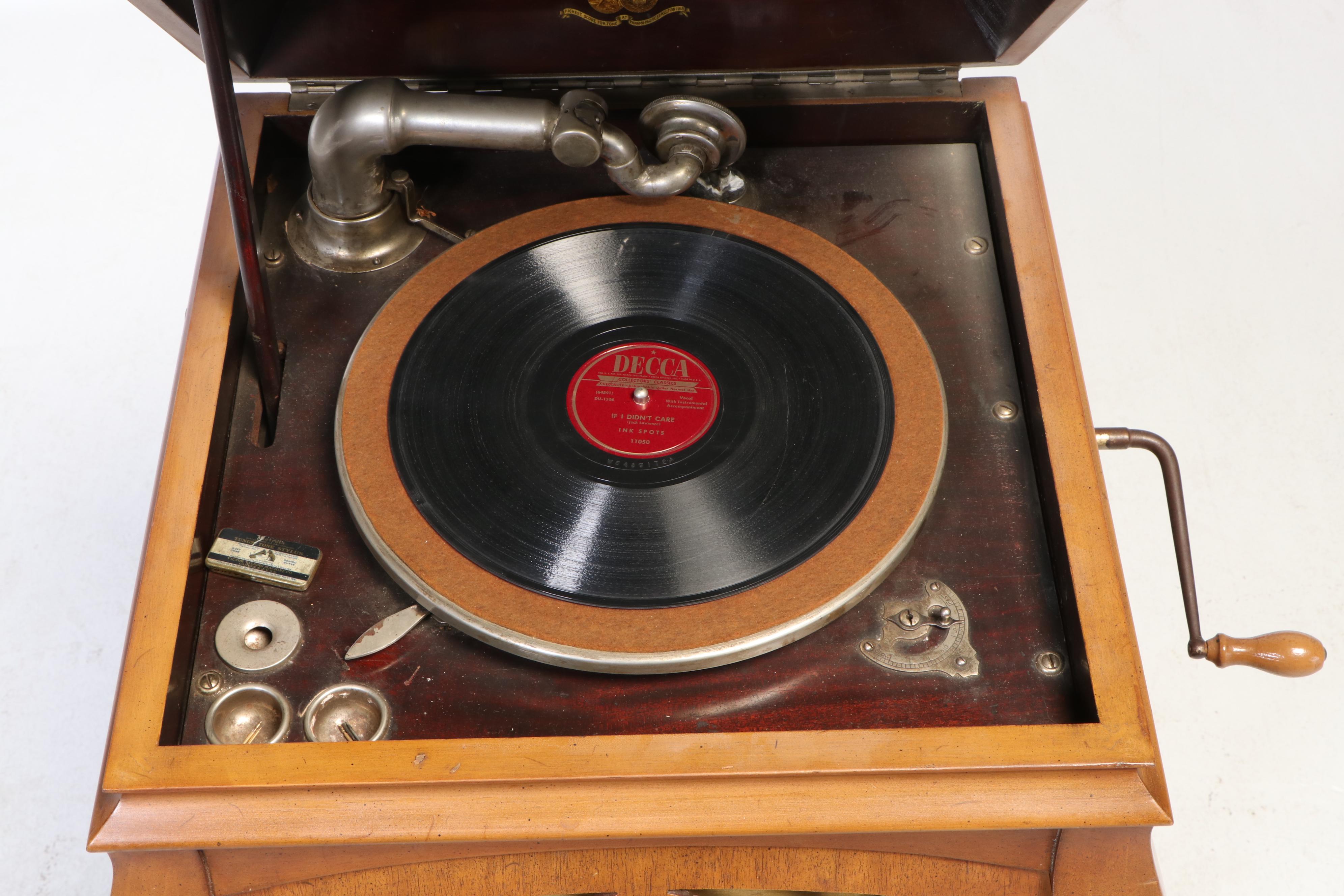 Sonora Mahogany Phonograph, Early 20th Century