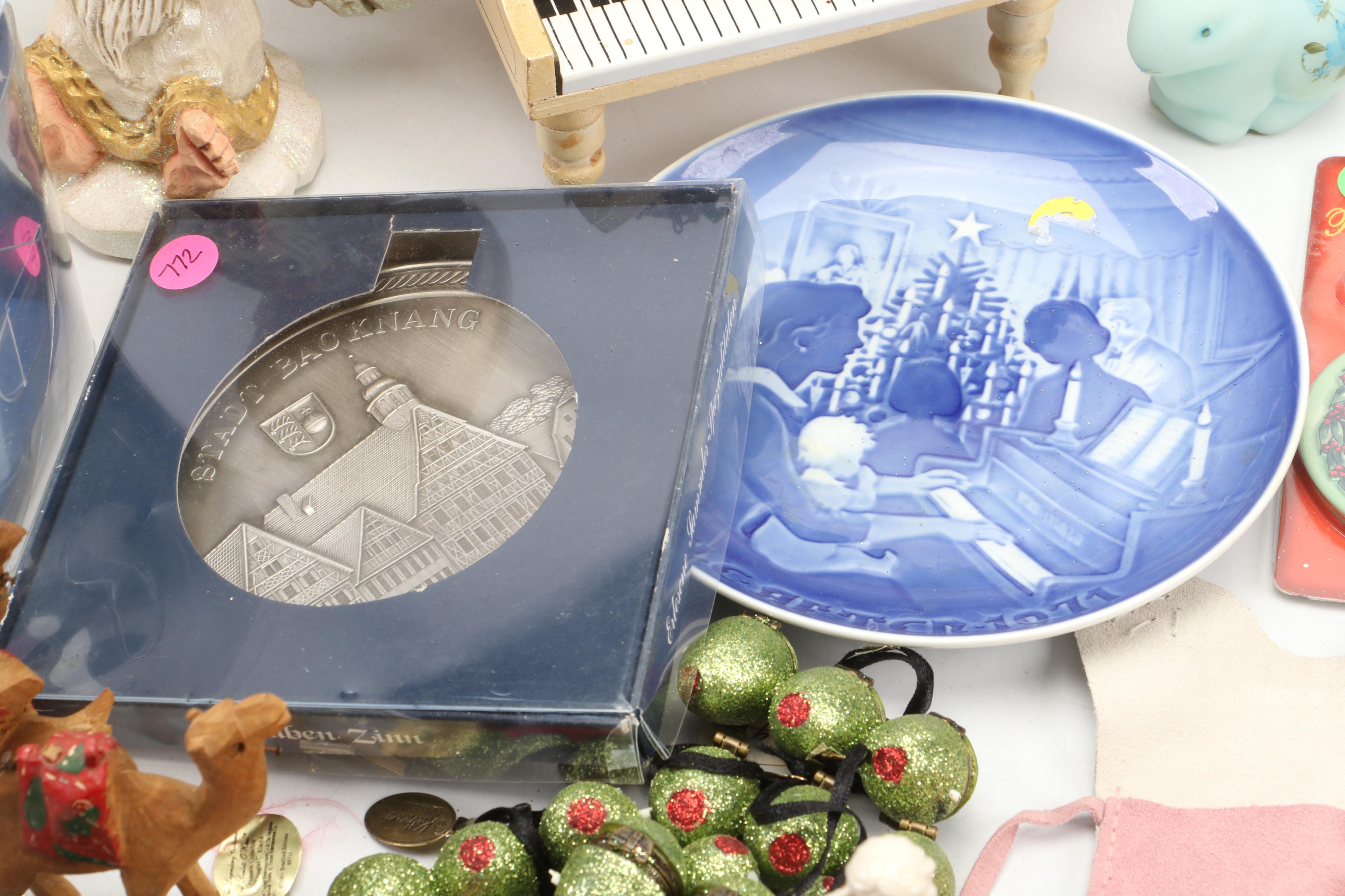 Wood Wall Mounted Dollhouse with Doll Furniture, Ornaments, and Other Décor