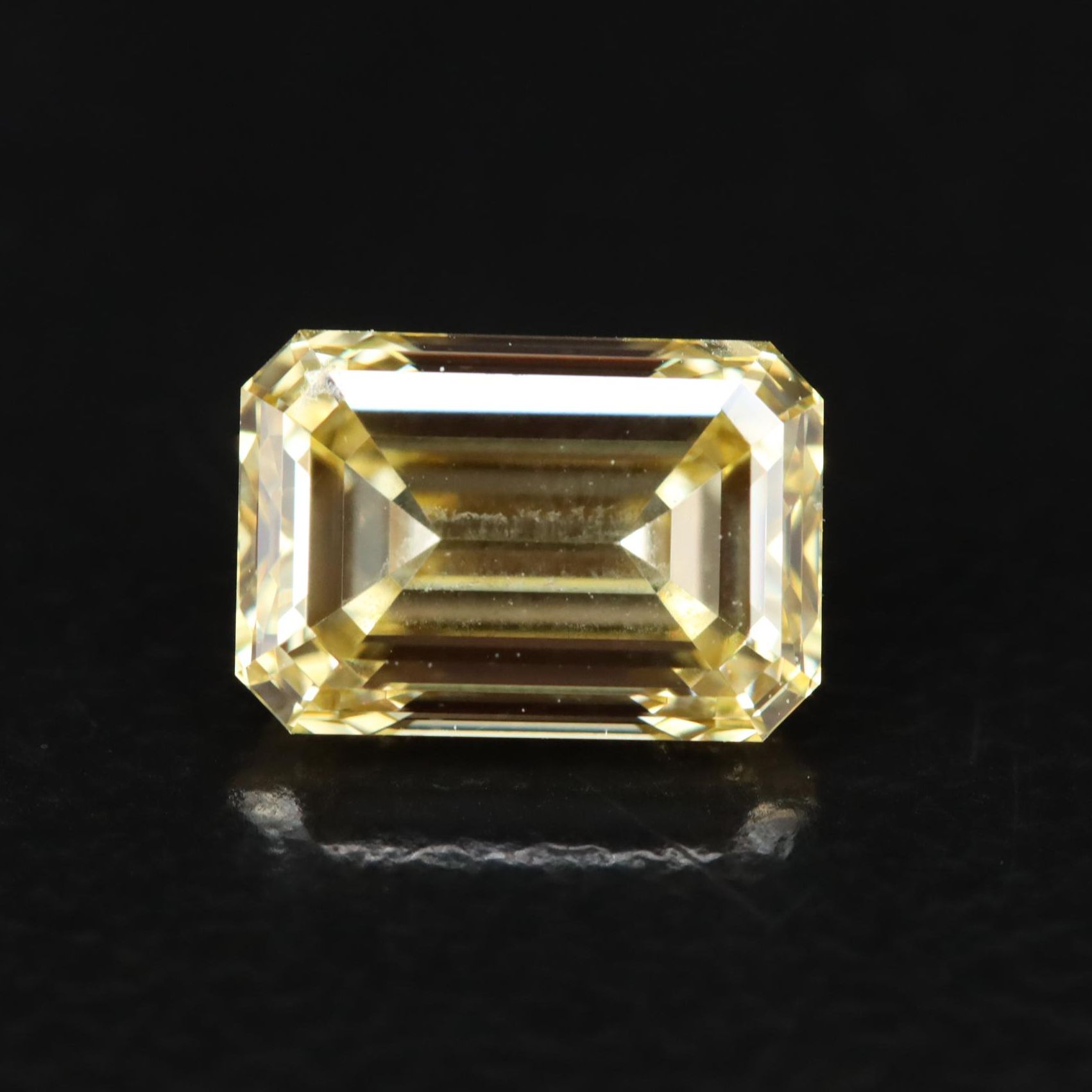 Loose 1.50 CT (Origin Undetermined) Fancy Dark Yellow Diamond