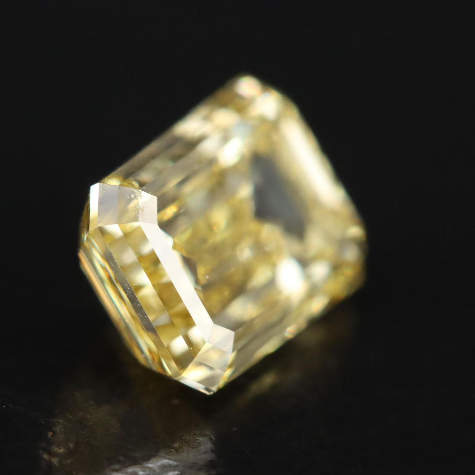 Loose 1.50 CT (Origin Undetermined) Fancy Dark Yellow Diamond