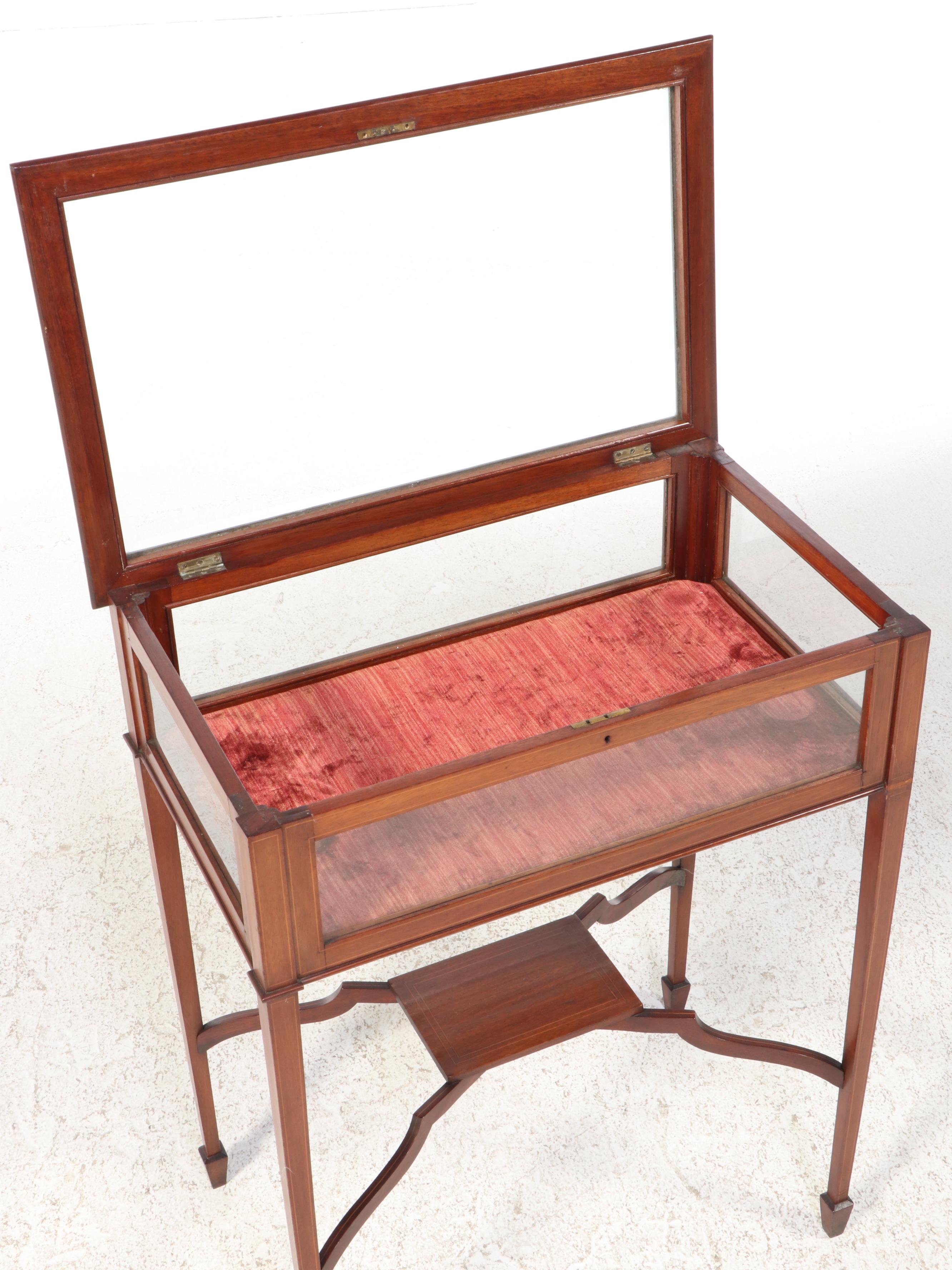 Federal Style Mahogany and String-Inlaid Vitrine Table, Early 20th Century