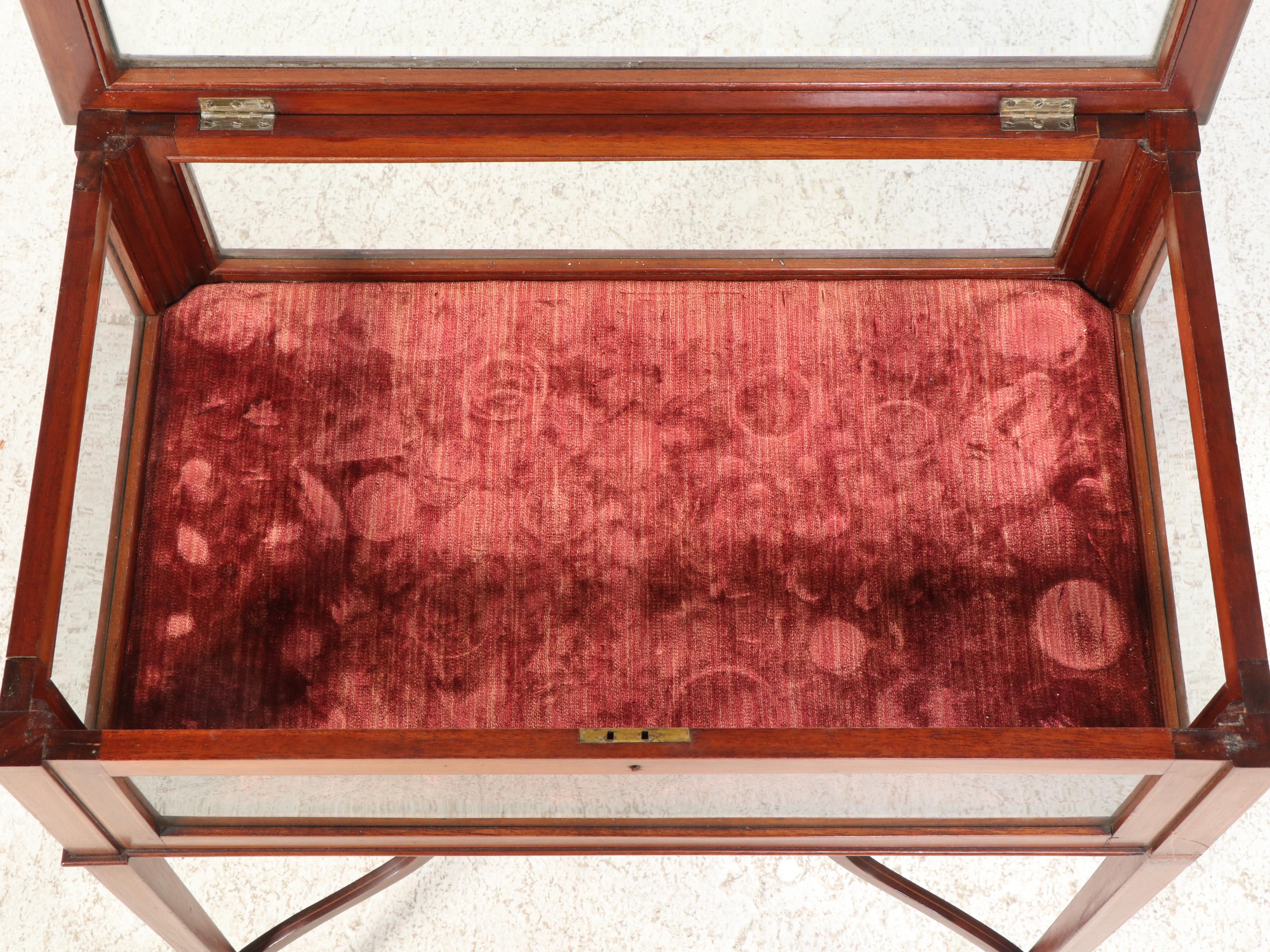 Federal Style Mahogany and String-Inlaid Vitrine Table, Early 20th Century