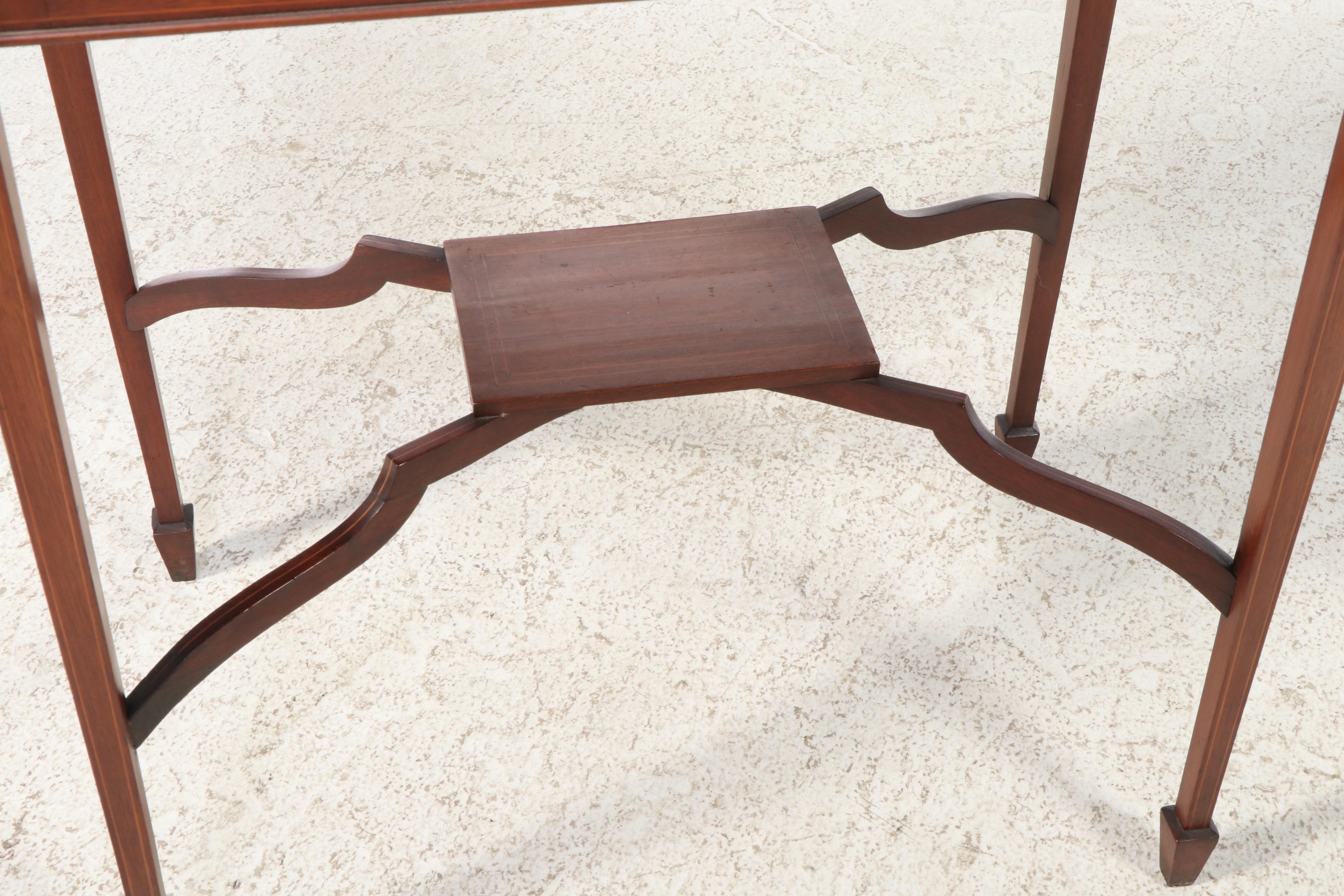 Federal Style Mahogany and String-Inlaid Vitrine Table, Early 20th Century