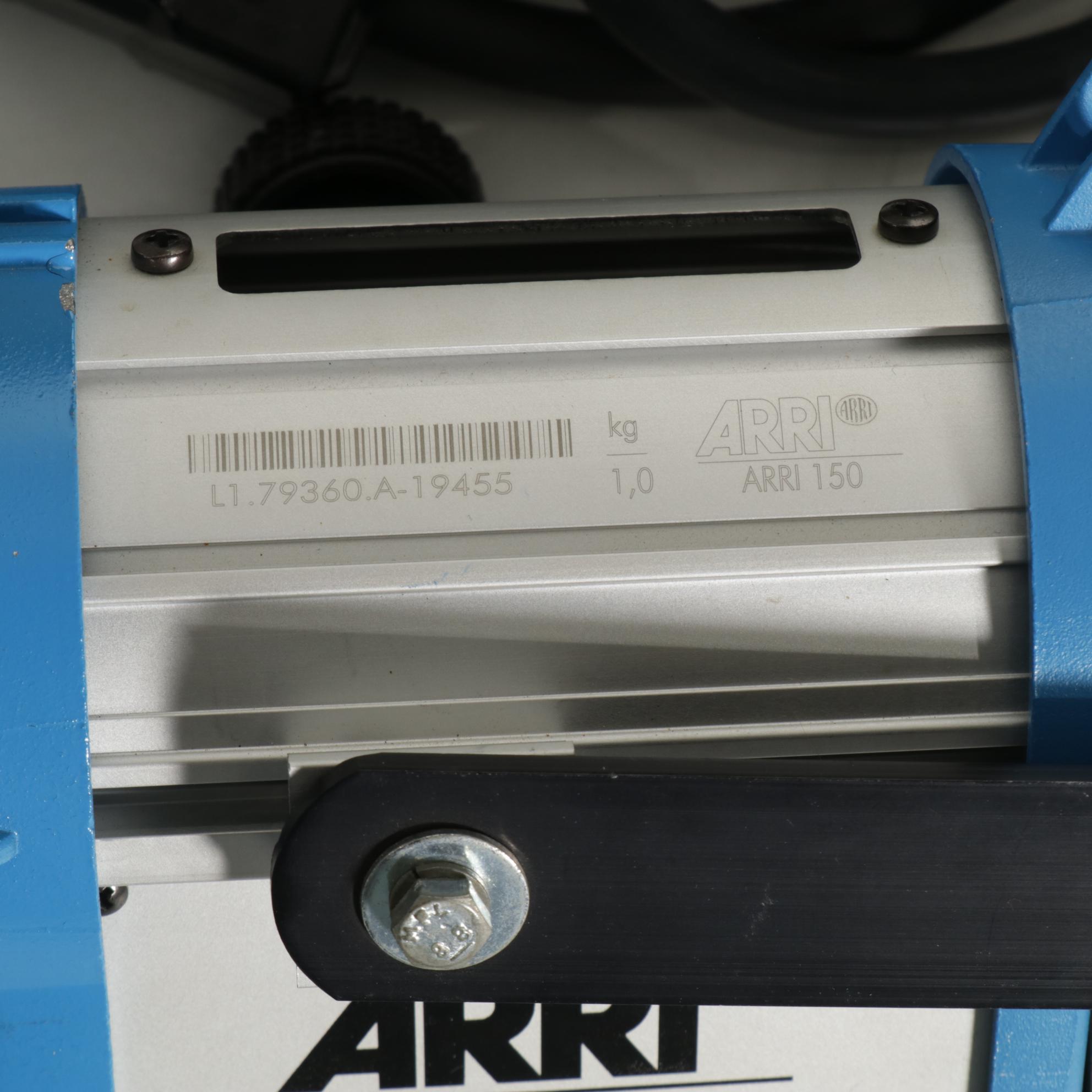 ARRI 150 Three-Light Kit with Lightstand and Reflector and Chimera Light Bank