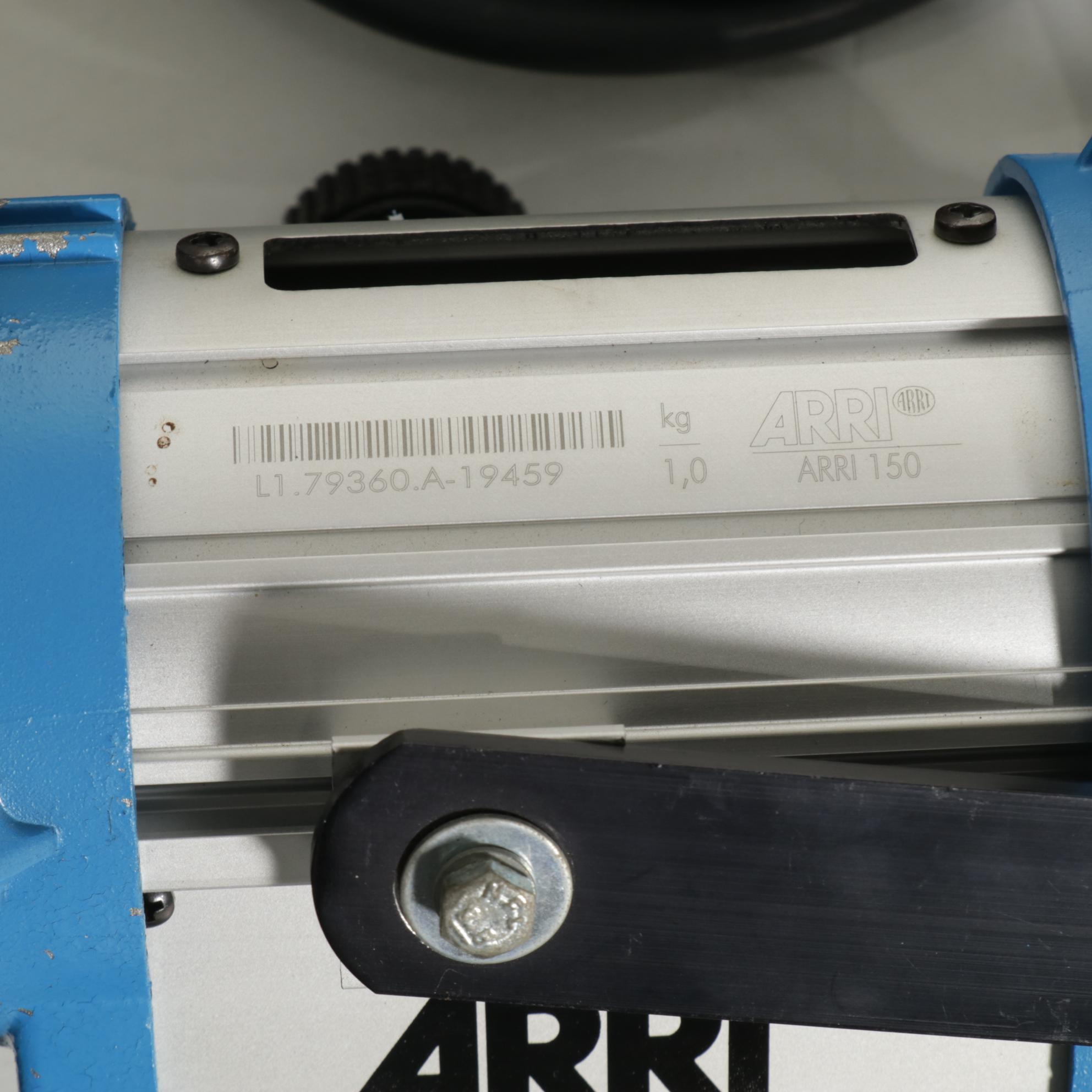 ARRI 150 Three-Light Kit with Lightstand and Reflector and Chimera Light Bank