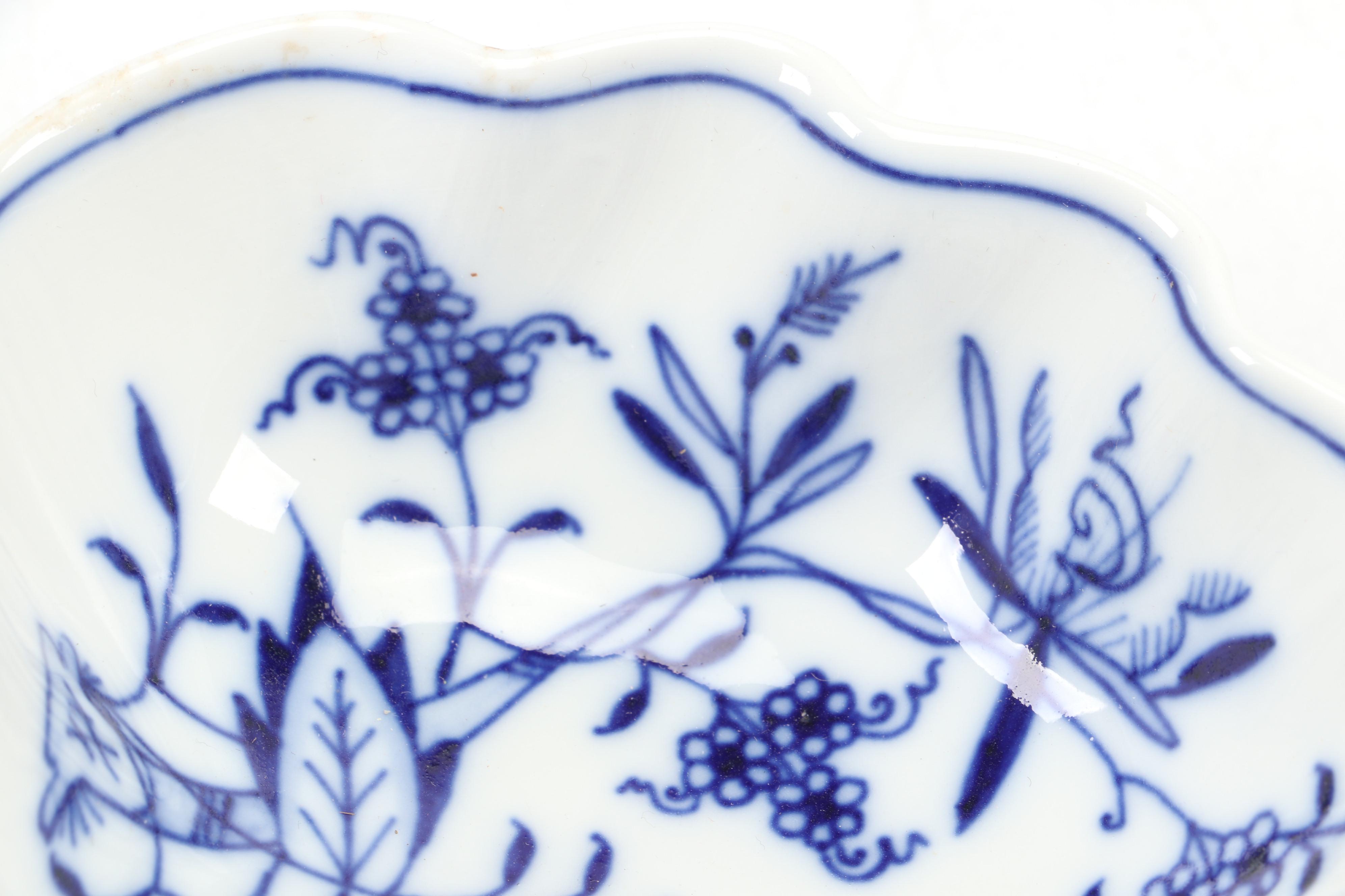 Meissen Porcelain "Blue Onion" Leaf Shaped Dish, 20th Century