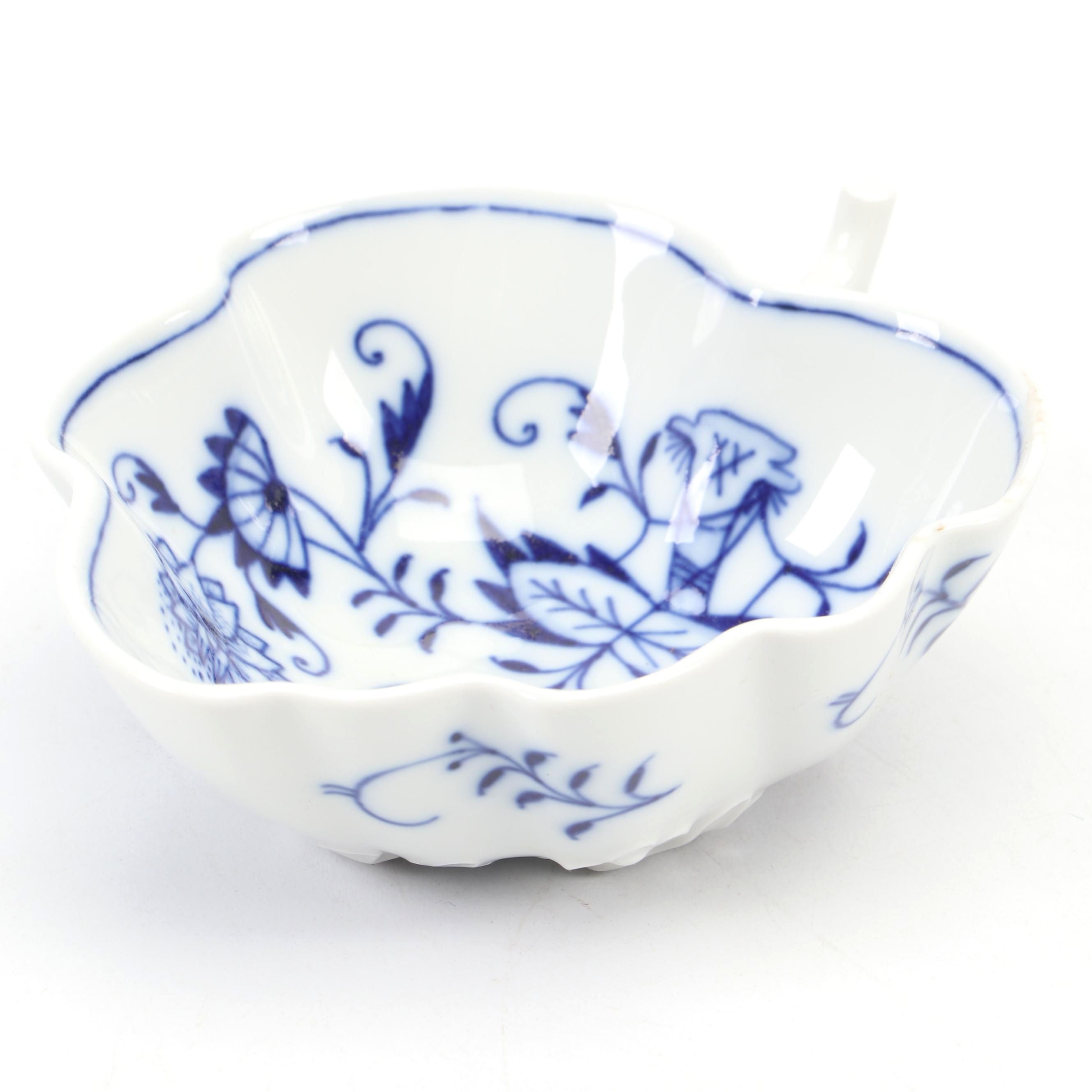 Meissen Porcelain "Blue Onion" Leaf Shaped Dish, 20th Century