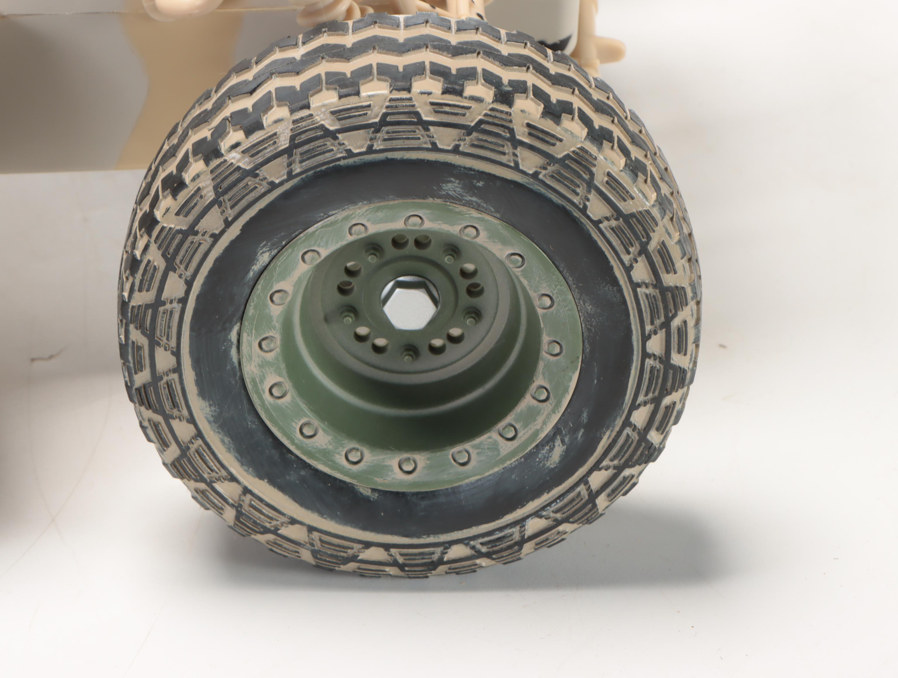 Hasbro G.I. Joe Desert Light Strike Vehicle with Action Figures and Other Tank