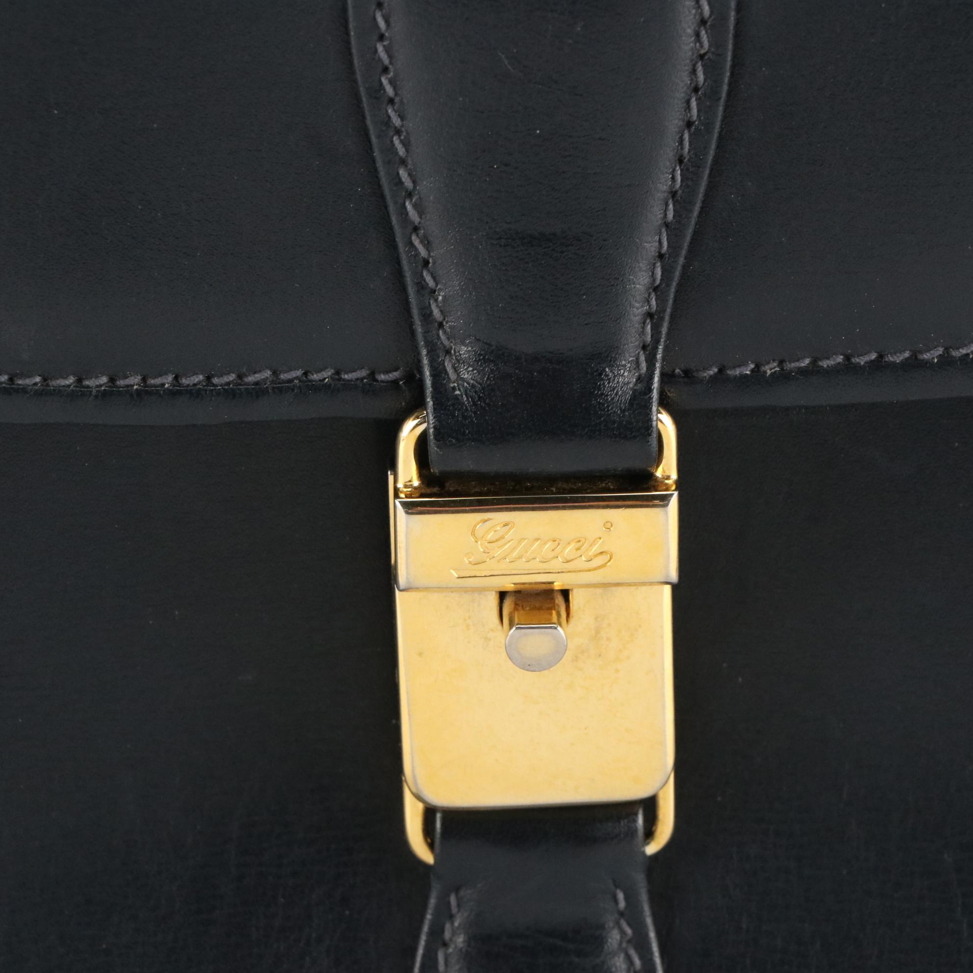 Gucci Boutique Clasp Flap Front Shoulder Bag in Leather