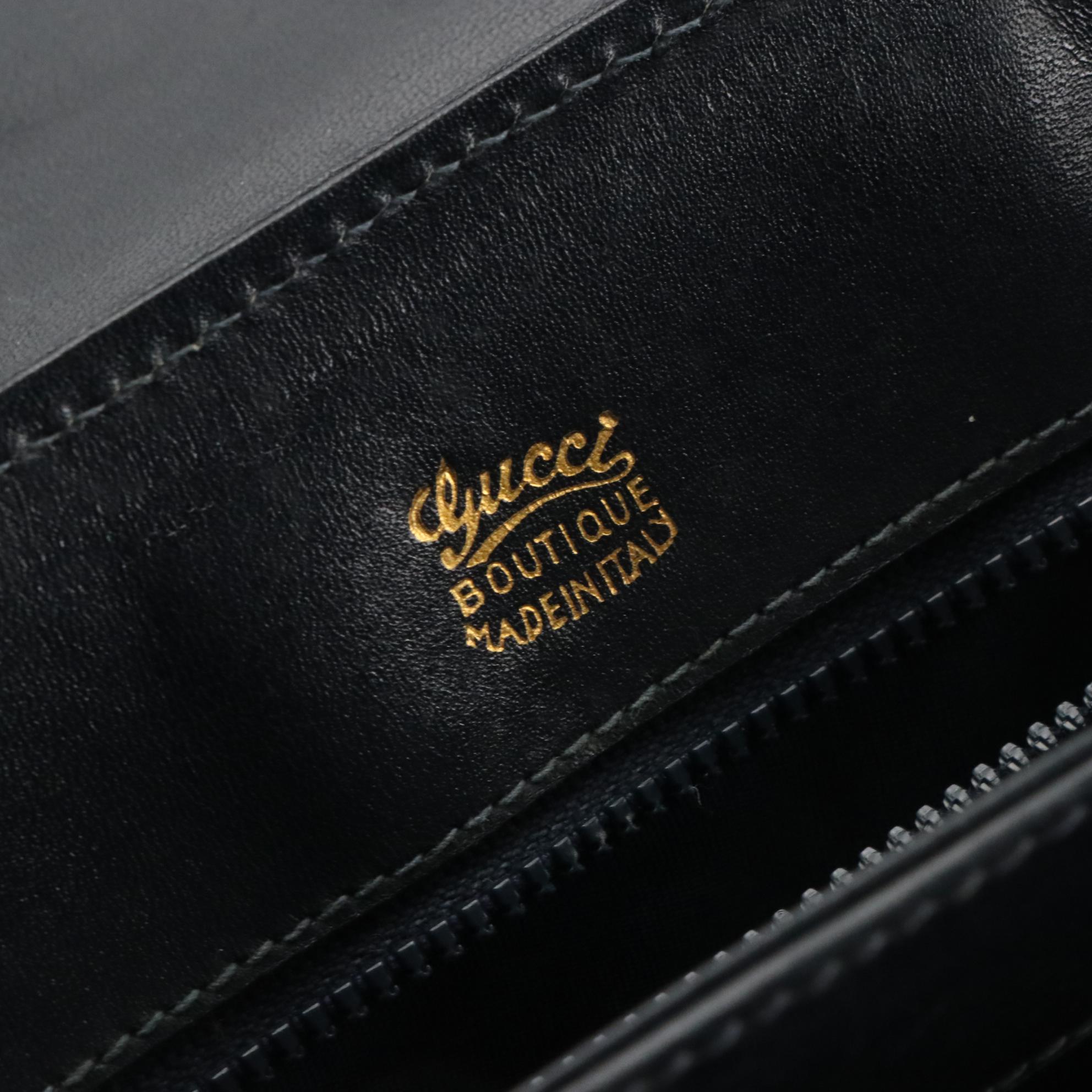 Gucci Boutique Clasp Flap Front Shoulder Bag in Leather