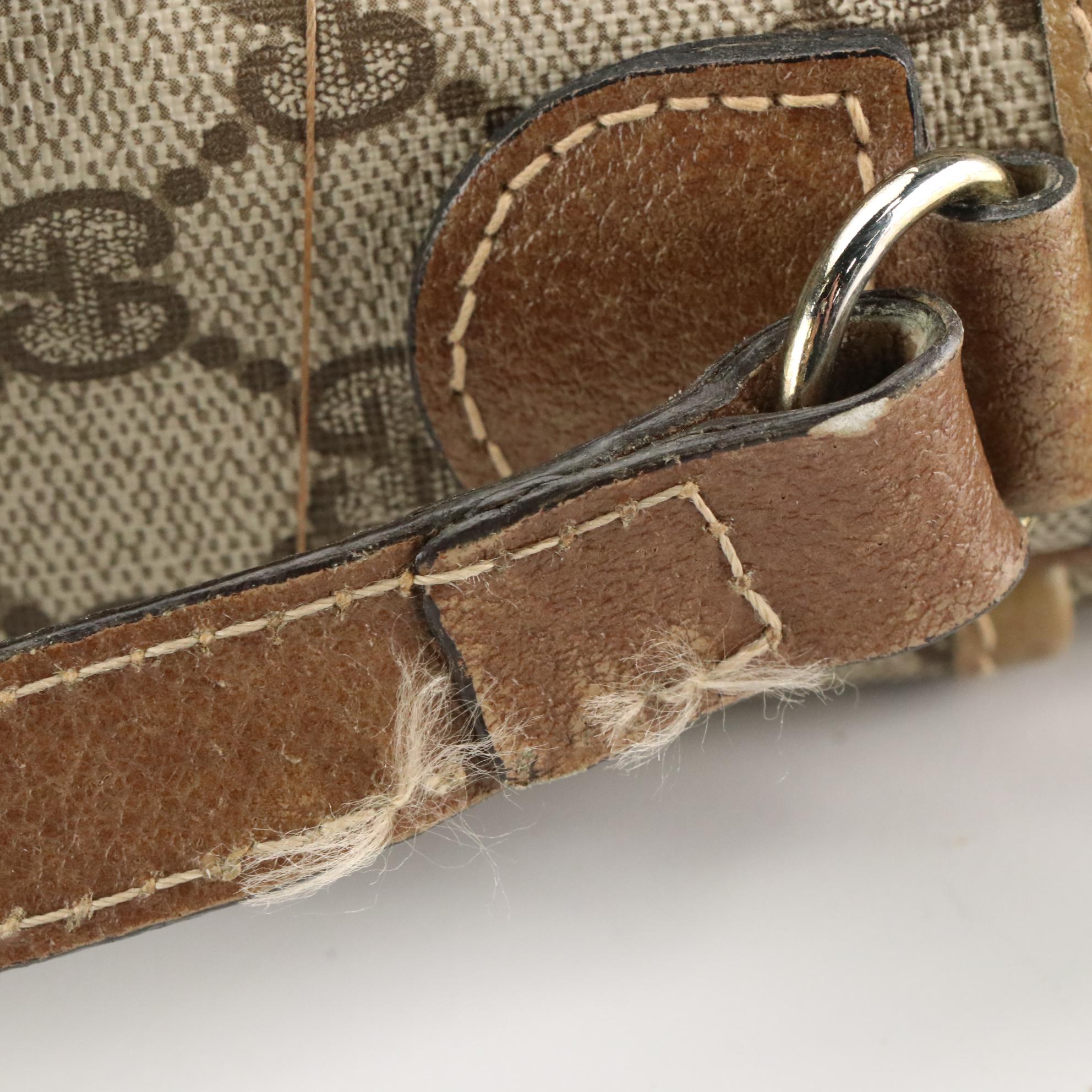 Gucci Accessory Collection Shoulder Bag in GG Supreme Canvas and Leather