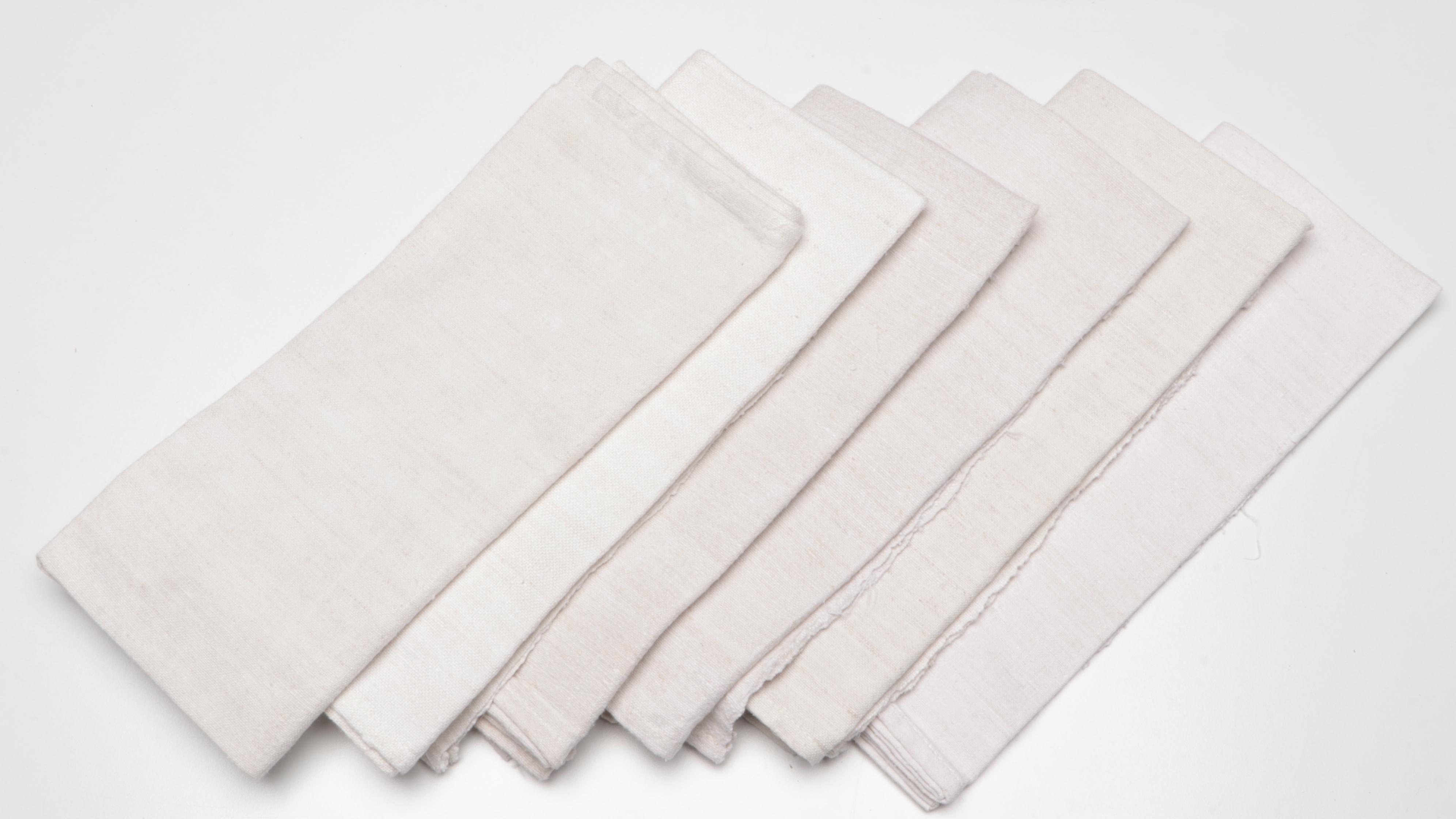 Crackle Glass Vases, Twig Placemats and Other Contemporary Décor