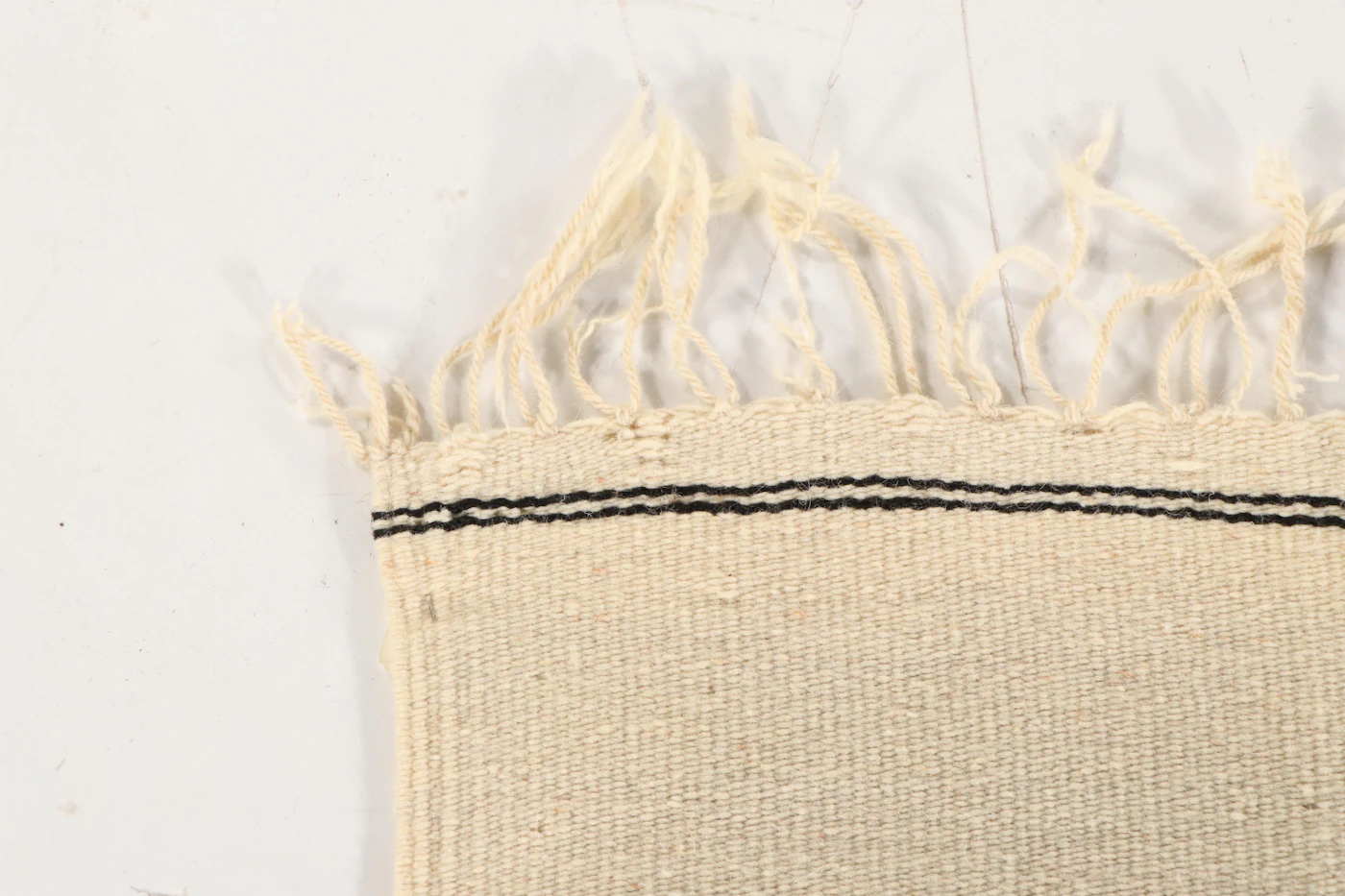 Handwoven Mexican Wool Chamanto Pancho Throw | EBTH