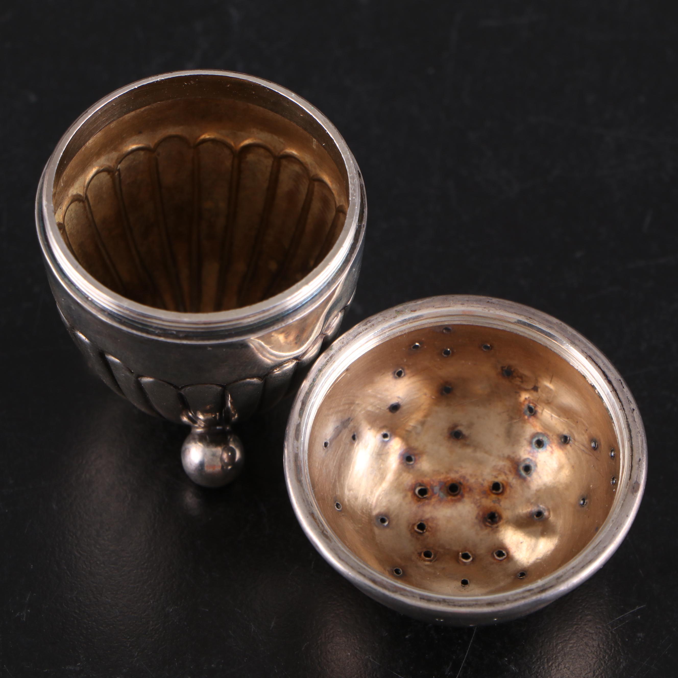 Deakin & Francis English Sterling Silver Ball-Foot Shaker, 1904