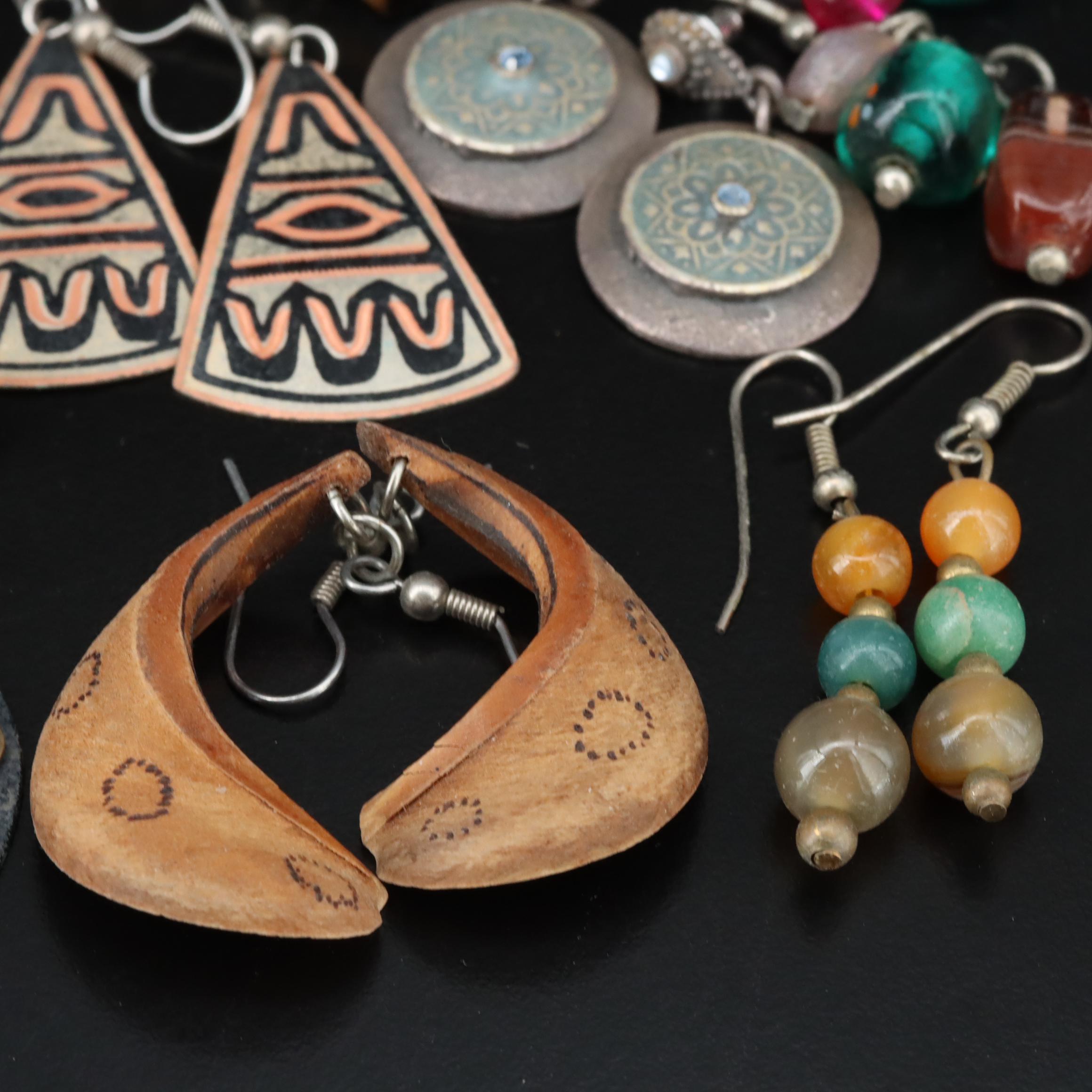 Shell, Tiger's Eye and Art Glass Featured in Jewelry Collection