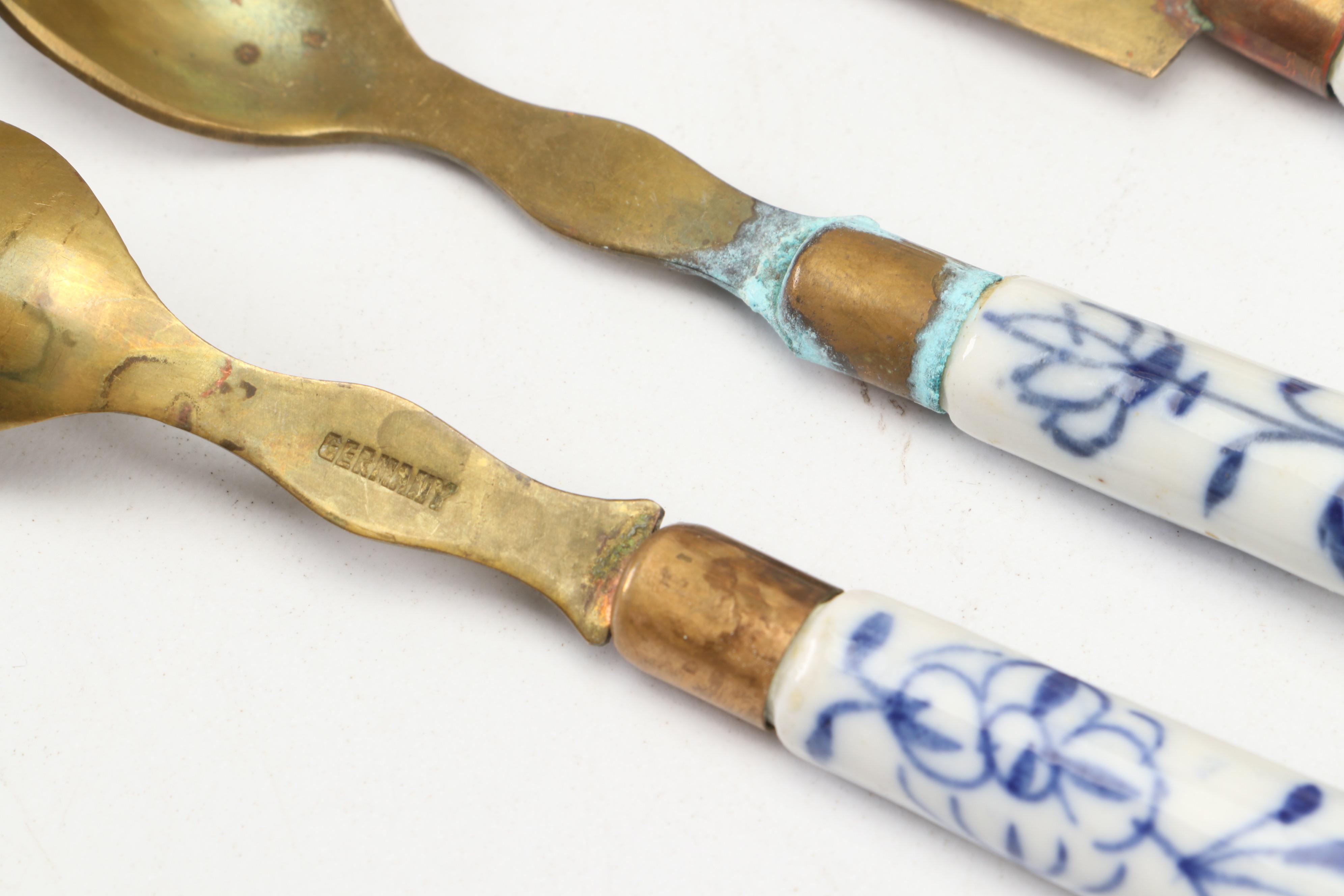 Meissen "Blue Onion" Gilt Porcelain Serving Platter and Place Setting Pieces