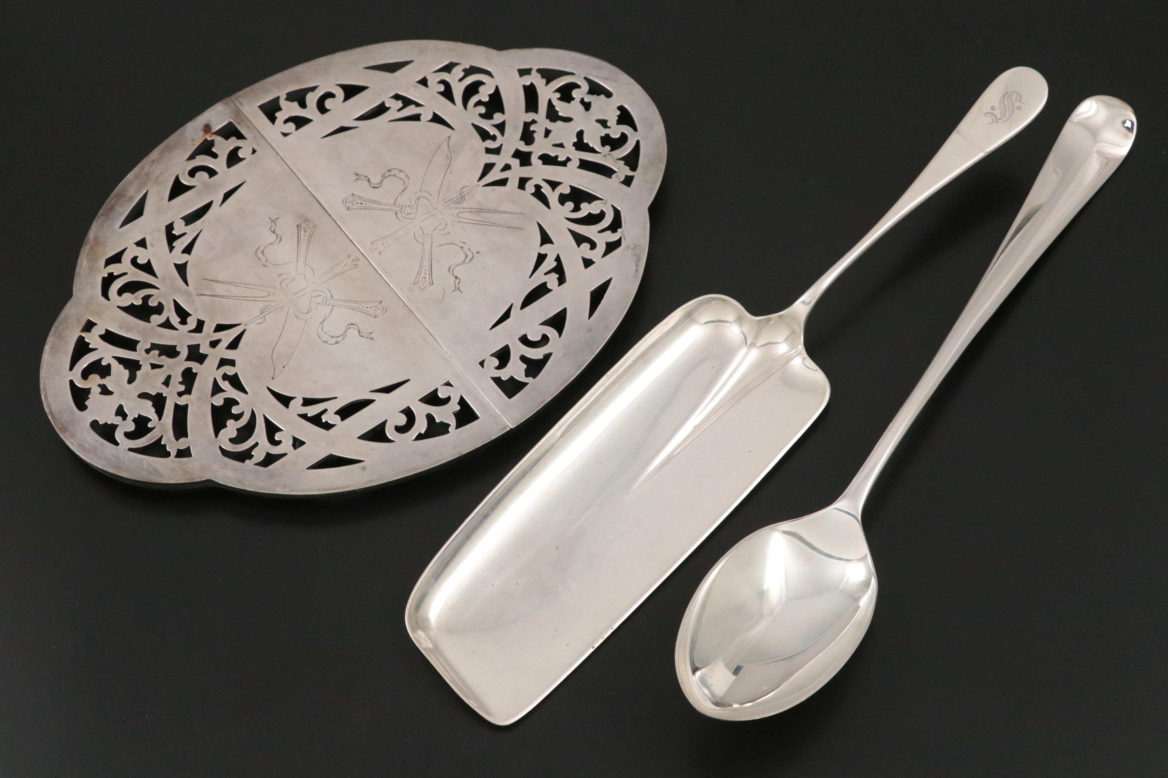 Crown Silver Co. Serving Dish with Bakelite Handles and Silver Plate Serveware