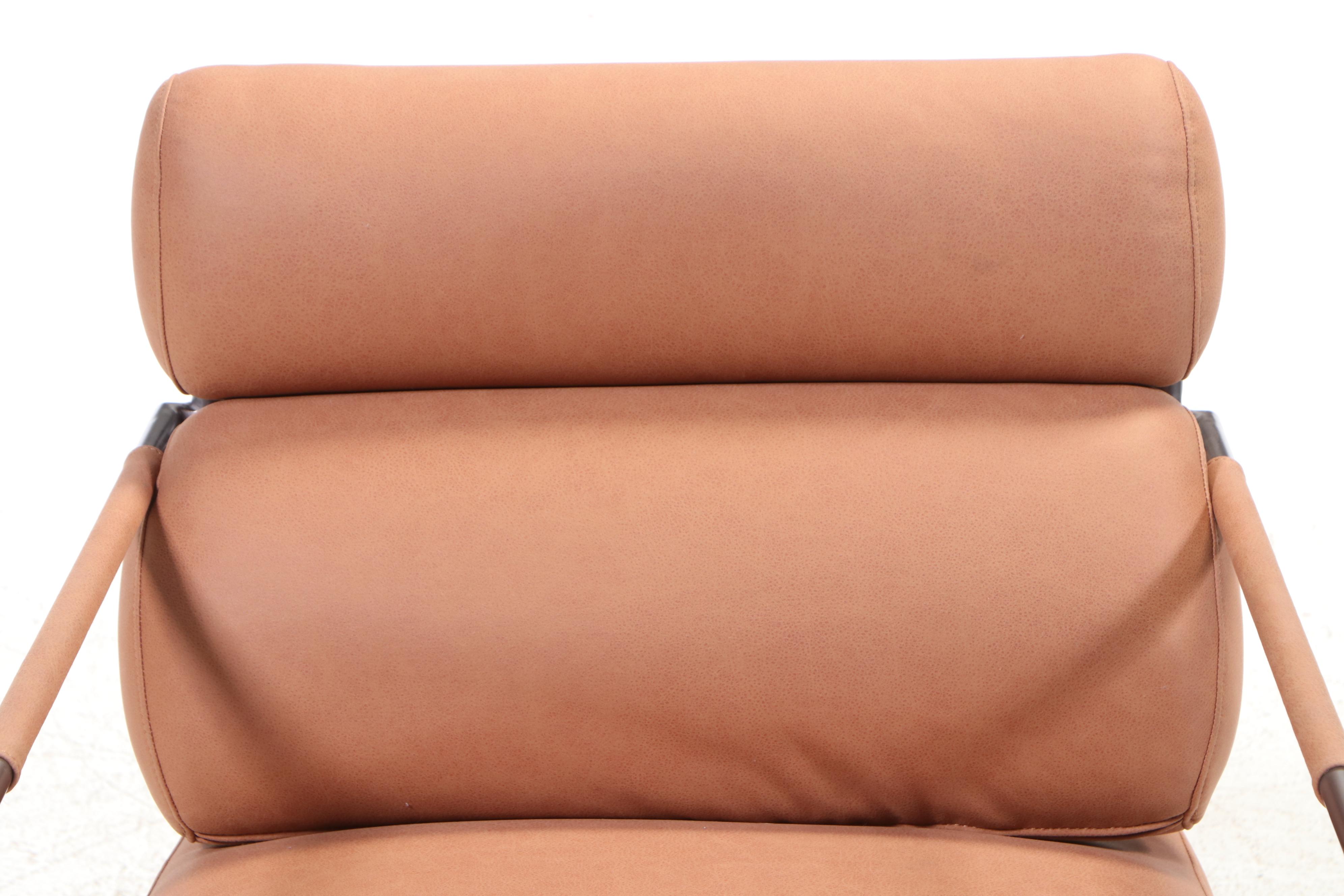 Modernist Style Powder-Coated Metal and Faux-Leather Lounge Chair