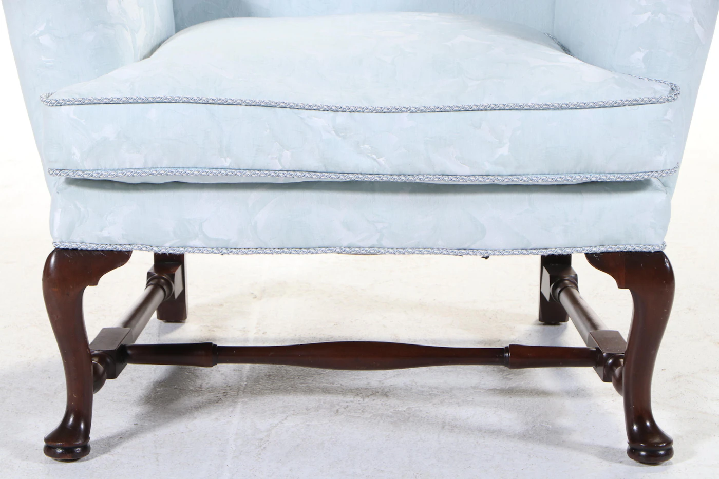 Kittinger Colonial Williamsburg Upholstered Mahogany Wingback Chair | EBTH