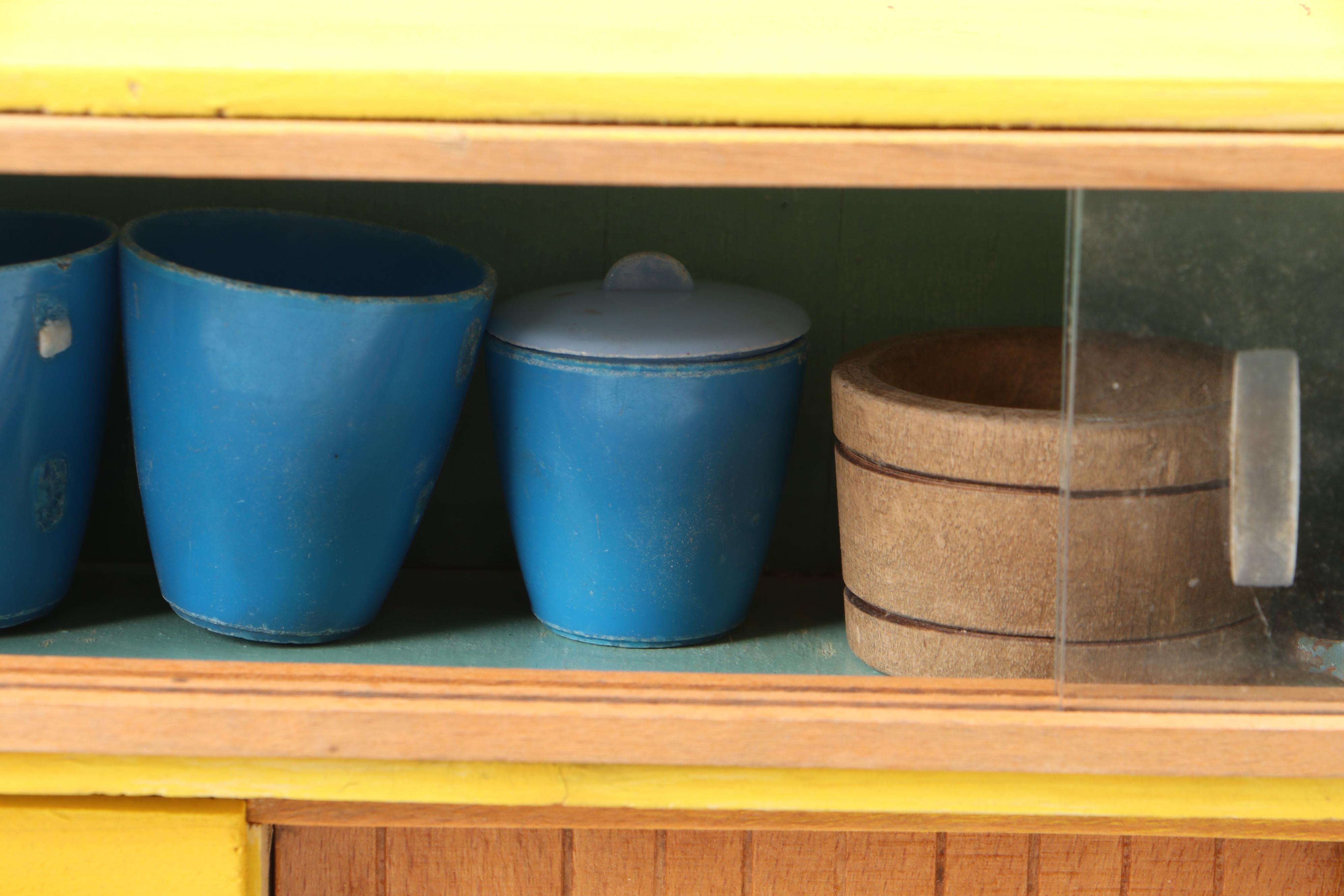 Handmade Hand-Painted Wood Toy Kitchen with More Kitchen Accessories