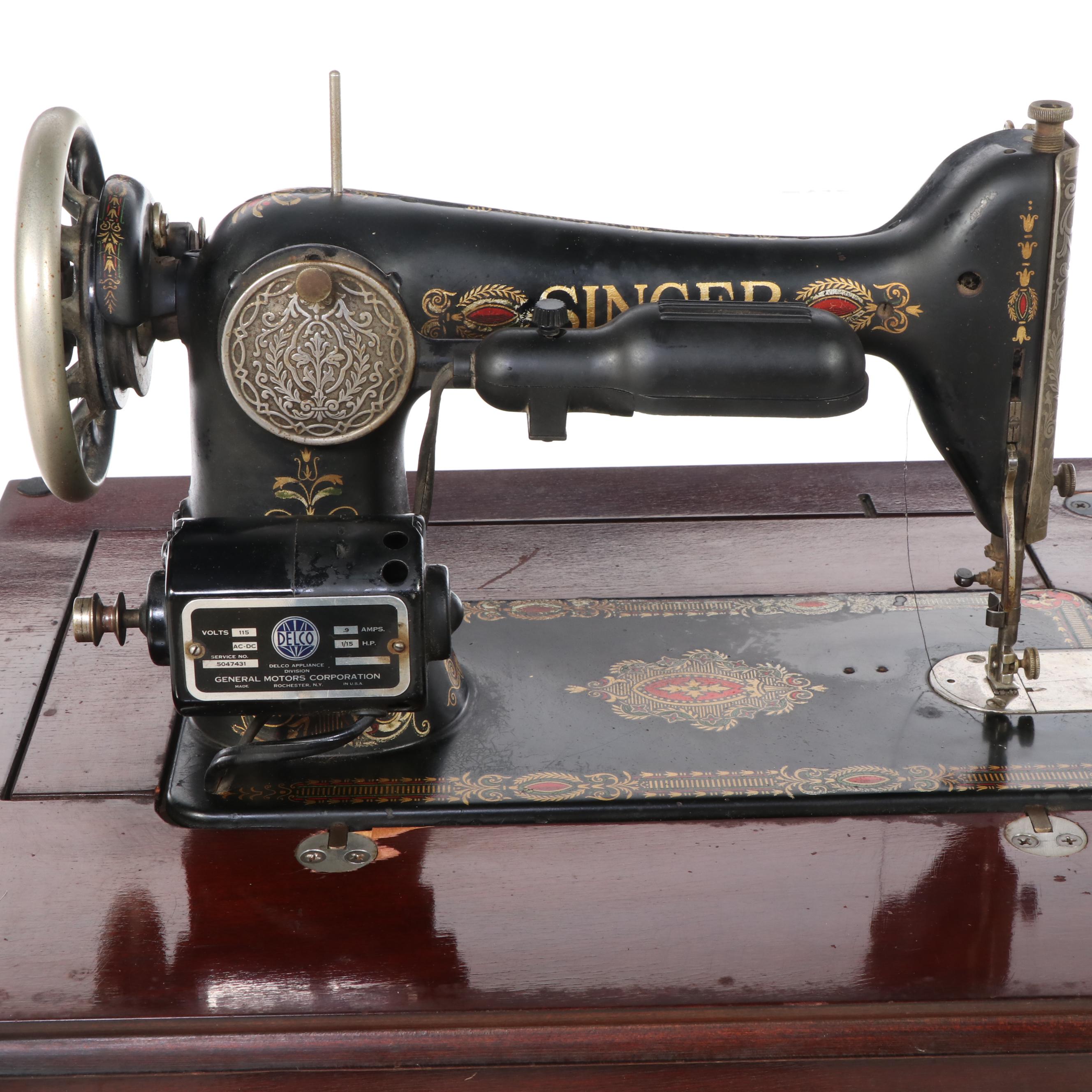 Singer Model 66 Sewing Machine in Wood Cabinet, Early 20th Century