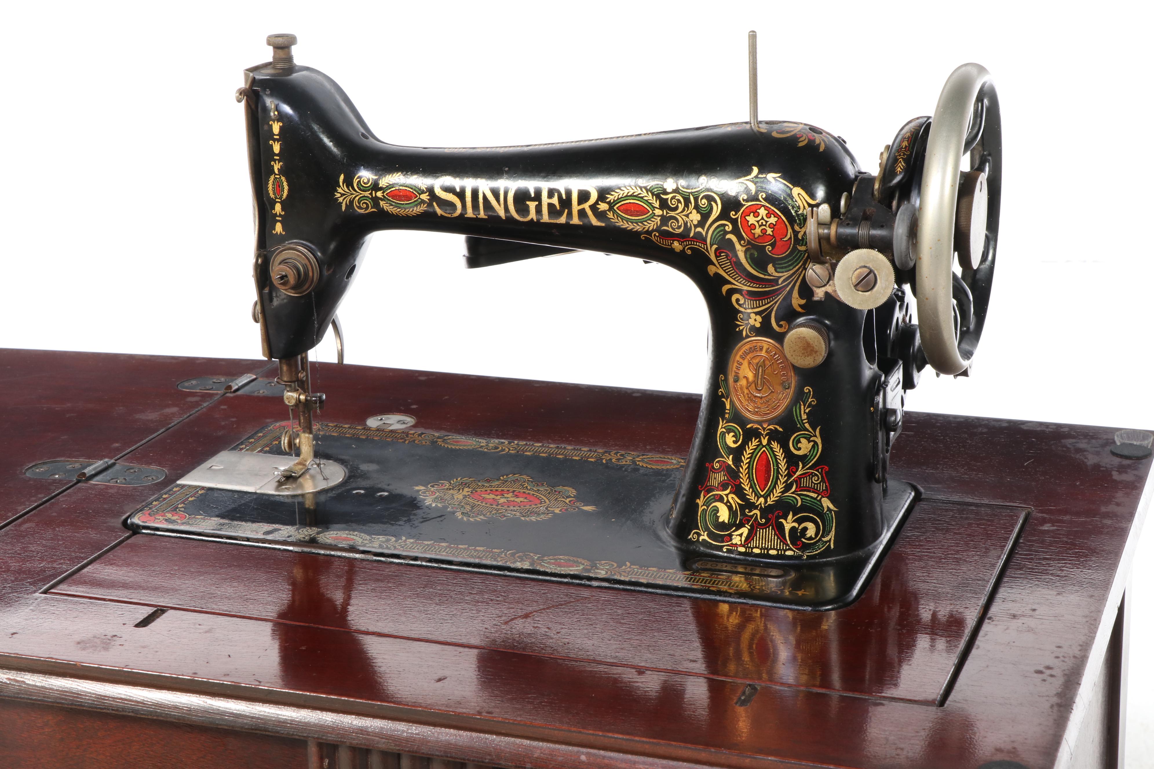 Singer Model 66 Sewing Machine in Wood Cabinet, Early 20th Century