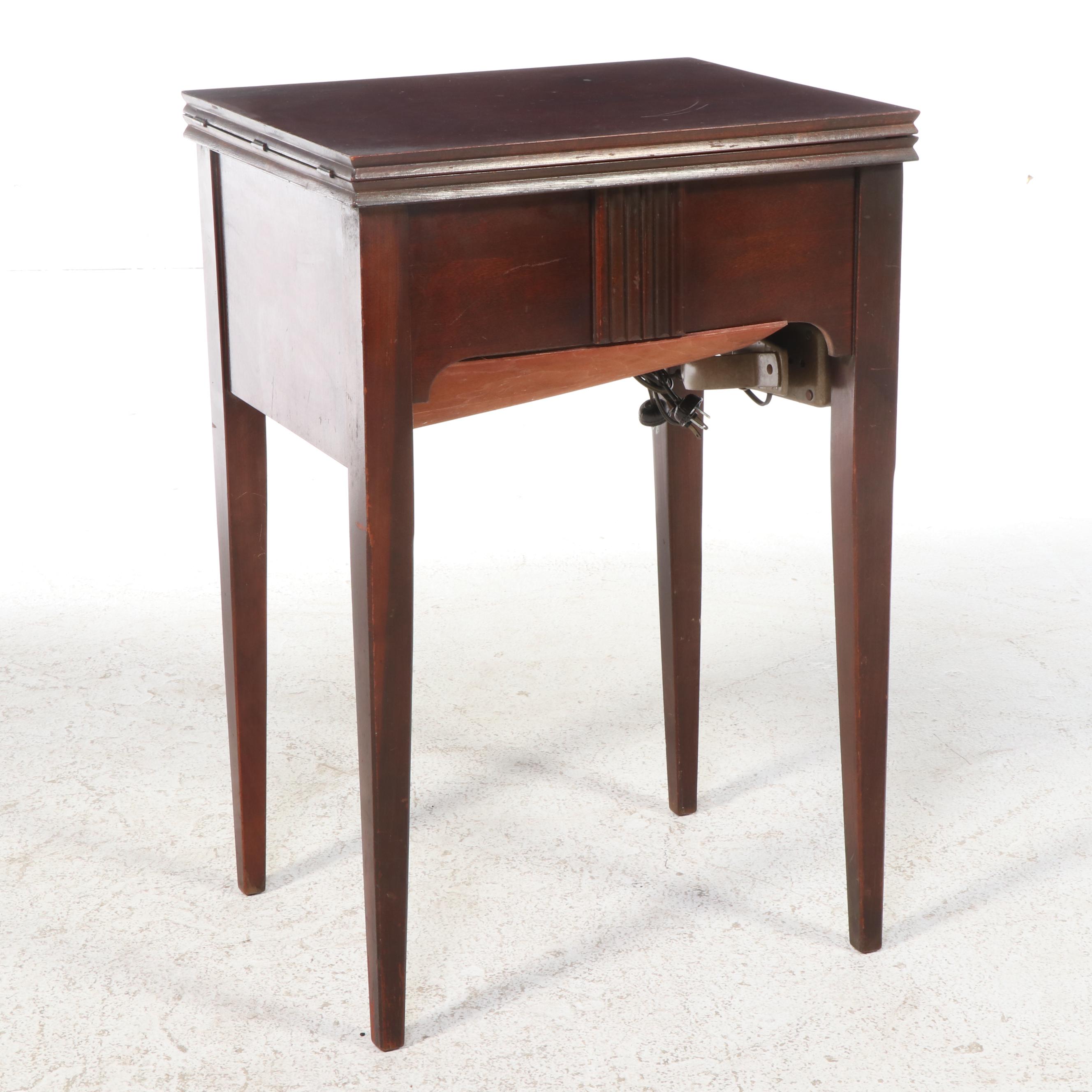 Singer Model 66 Sewing Machine in Wood Cabinet, Early 20th Century