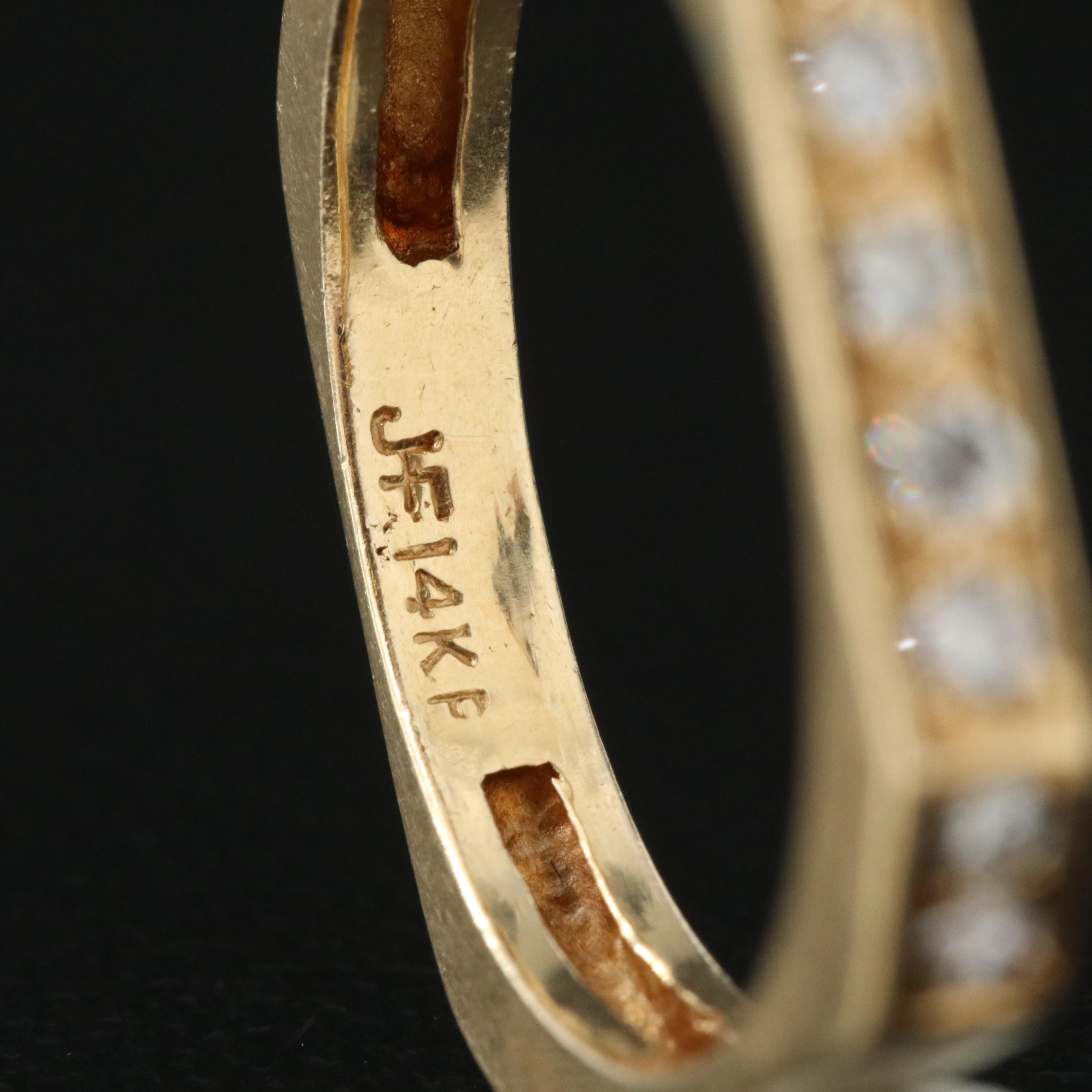 14K 0.20 CTW Diamond Square Shank Ring