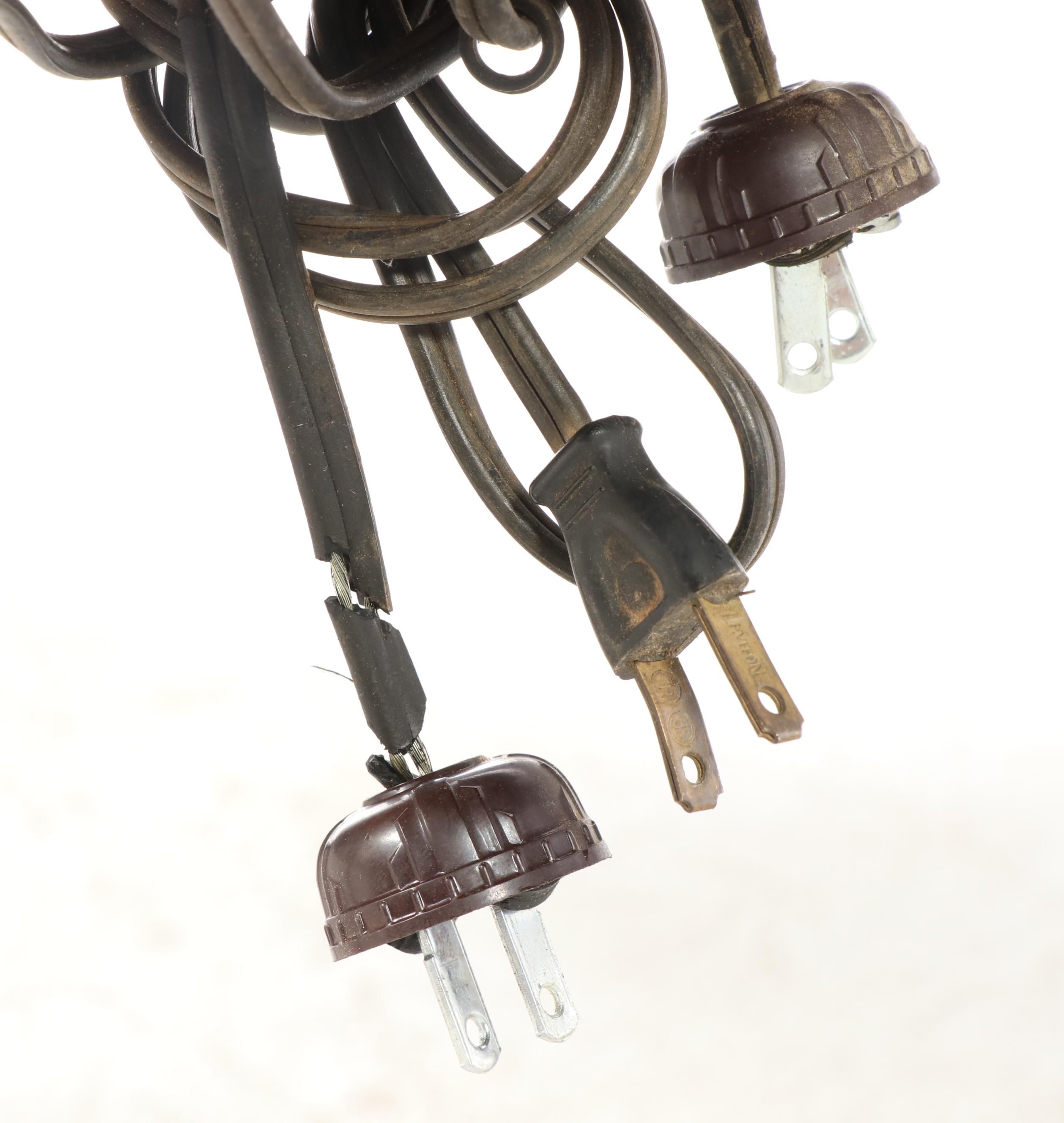 Singer Model 66 Sewing Machine in Wood Cabinet, Early 20th Century