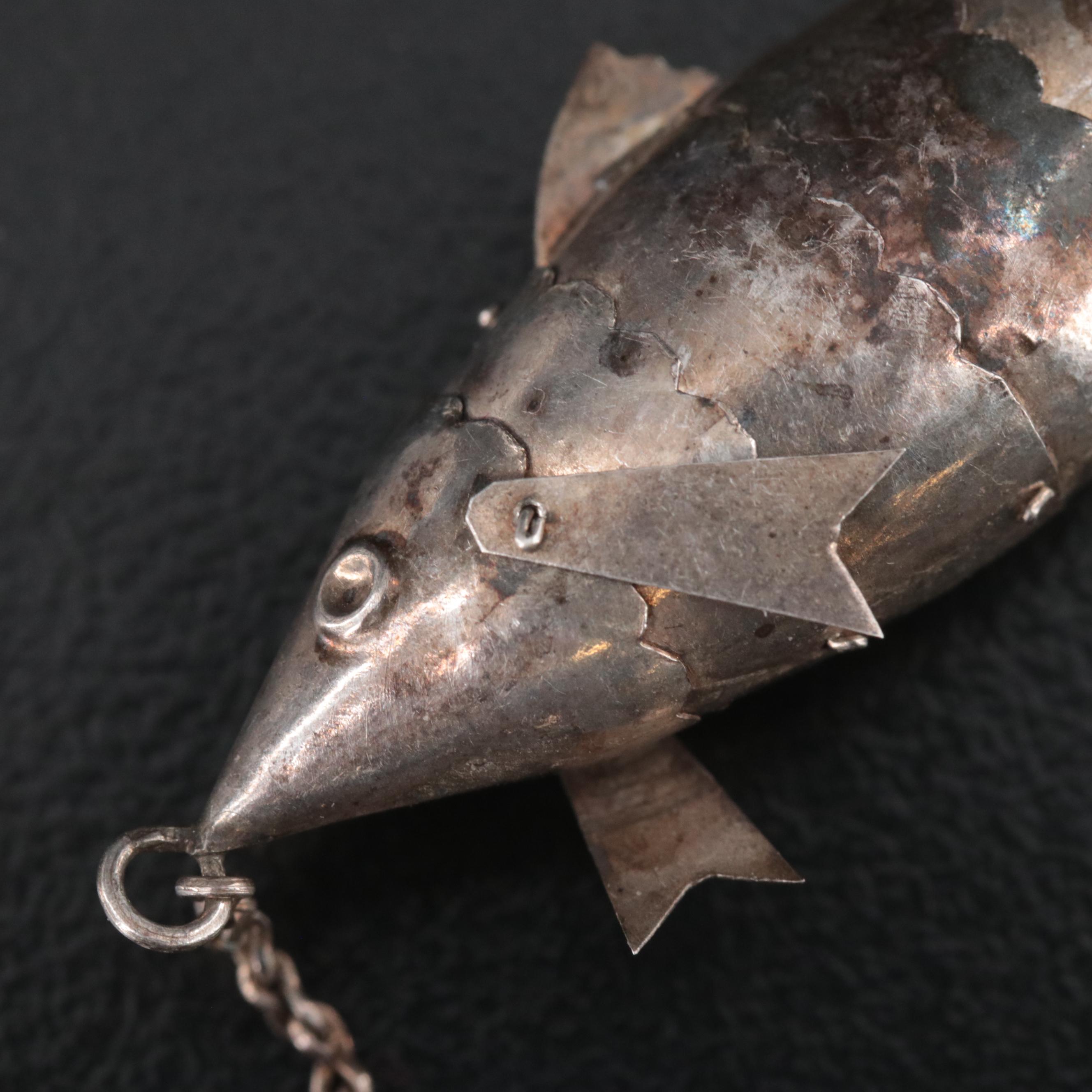 900 Silver Articulated Dangle Fish Pin on Chain