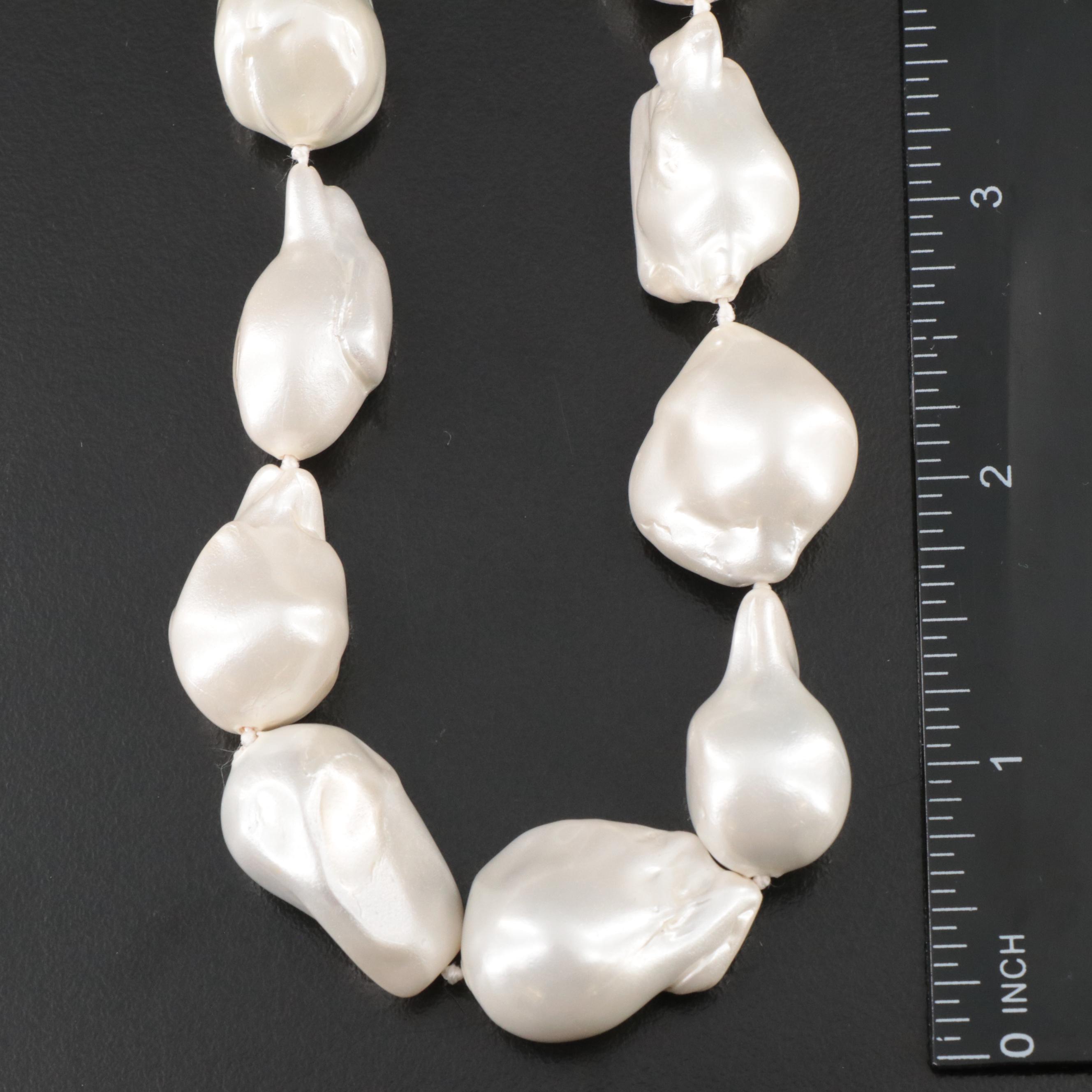 Monochromatic Necklace Collection