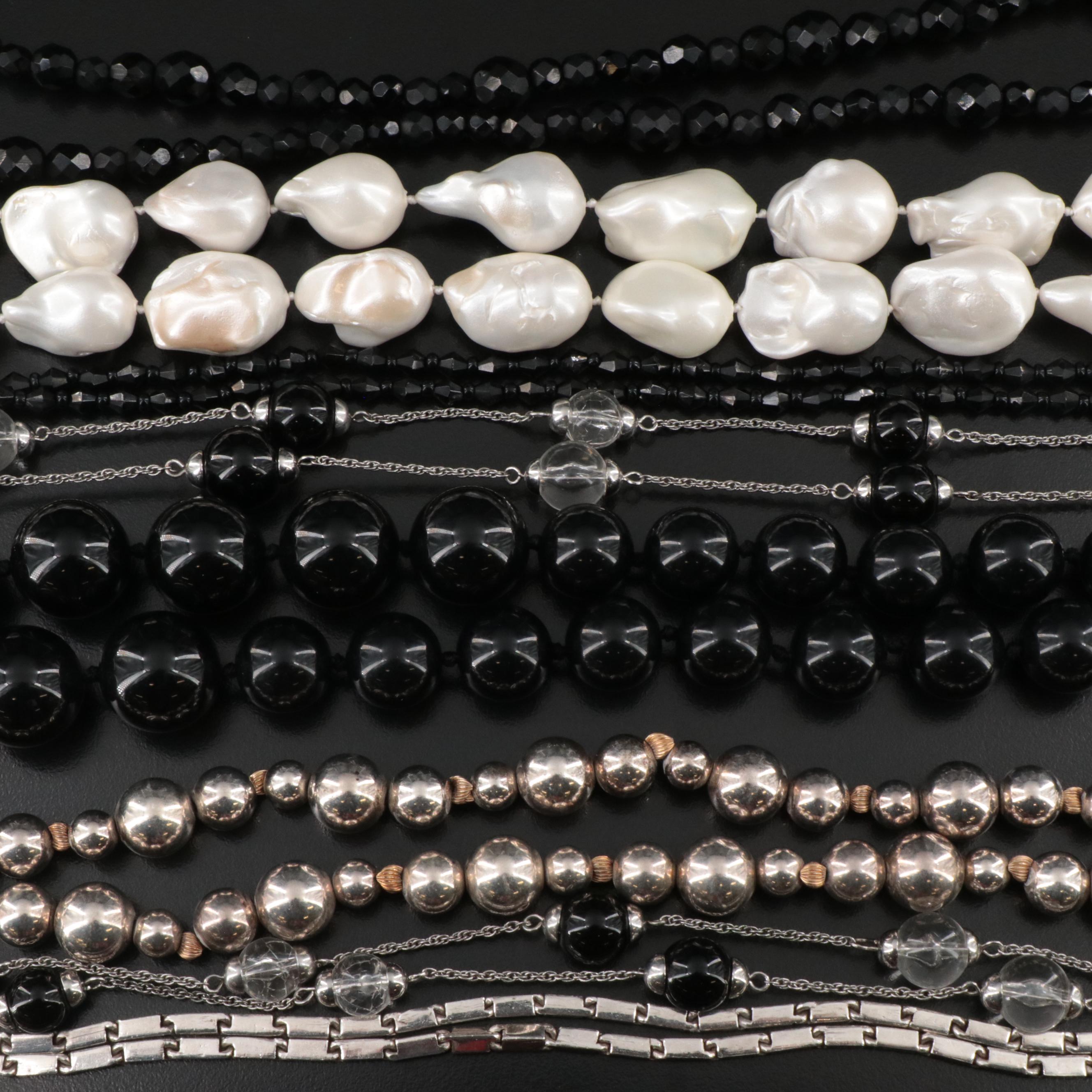 Monochromatic Necklace Collection