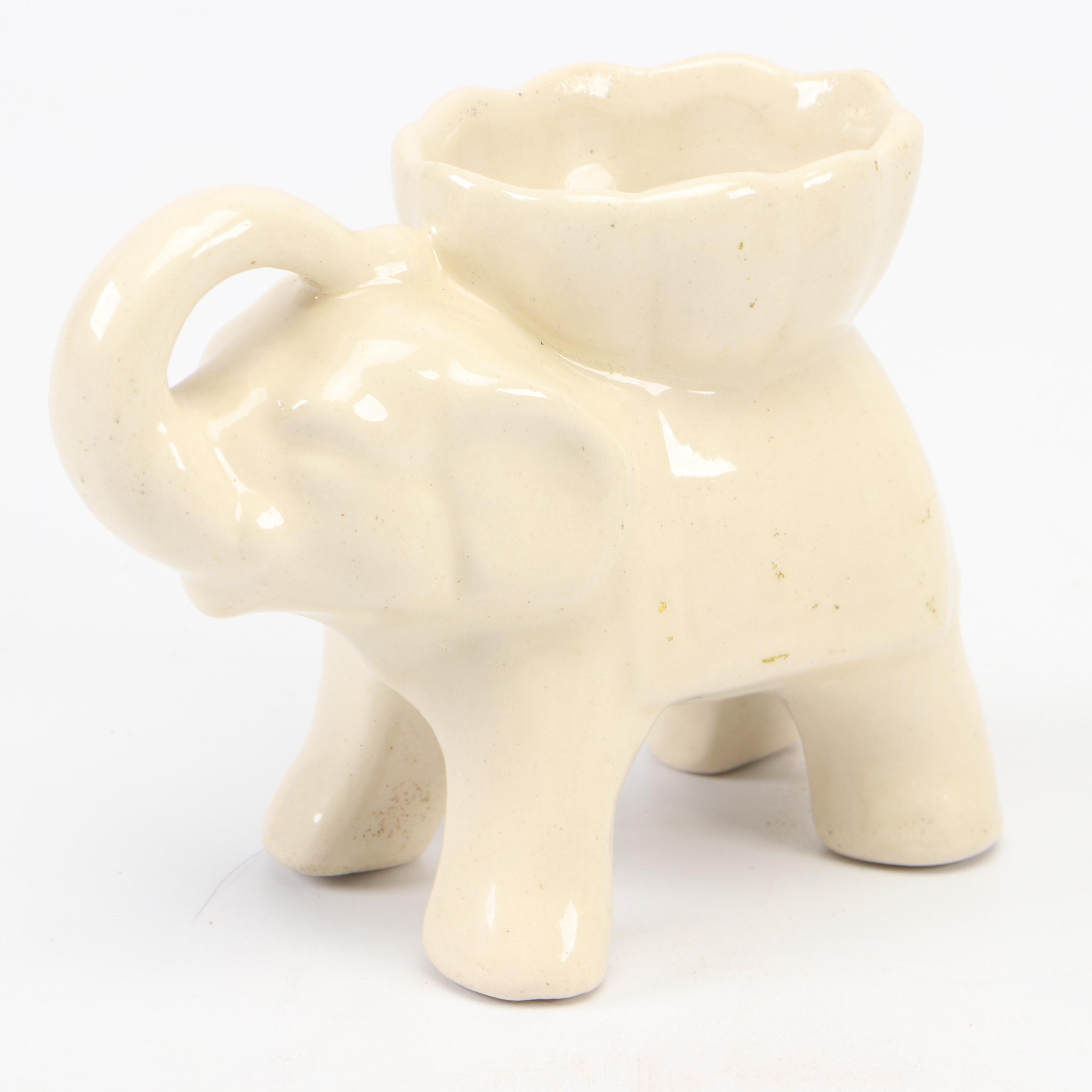 Japanese Export Porcelain Elephant Shaker, Figurines, Vases, and Planters