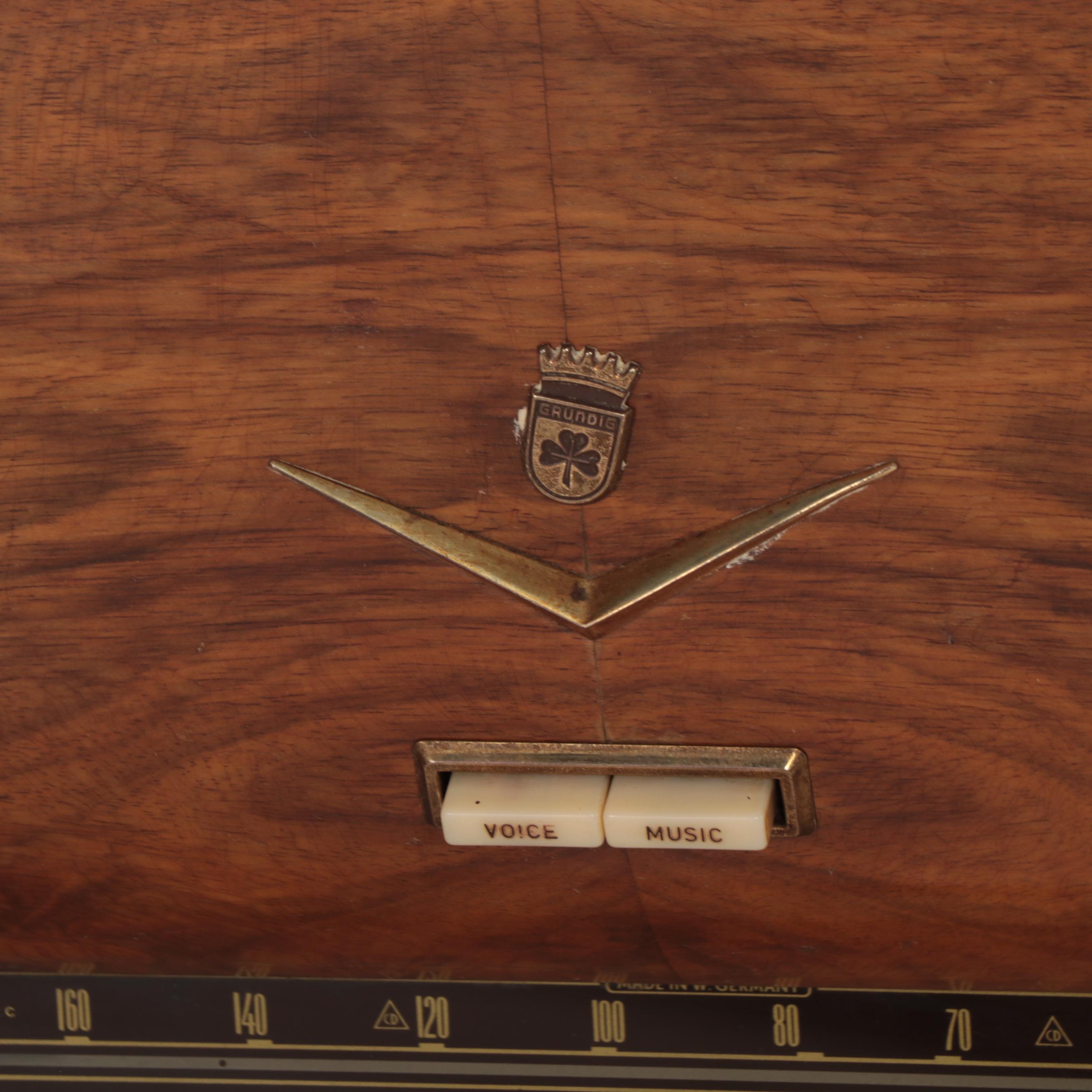 Grundig Majestic International Corp. Musical Instrument 7000 Broadcast Receiver