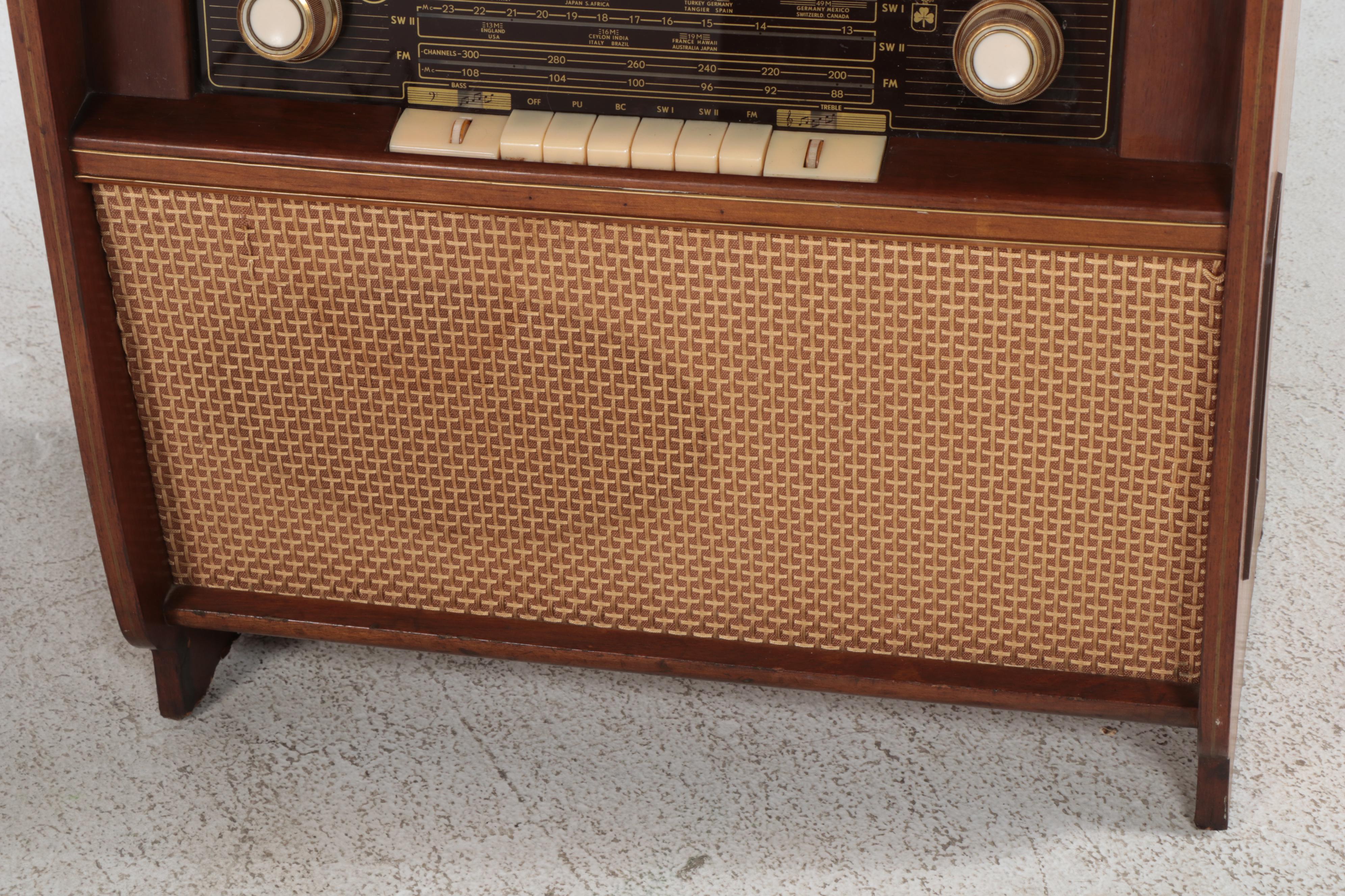 Grundig Majestic International Corp. Musical Instrument 7000 Broadcast Receiver