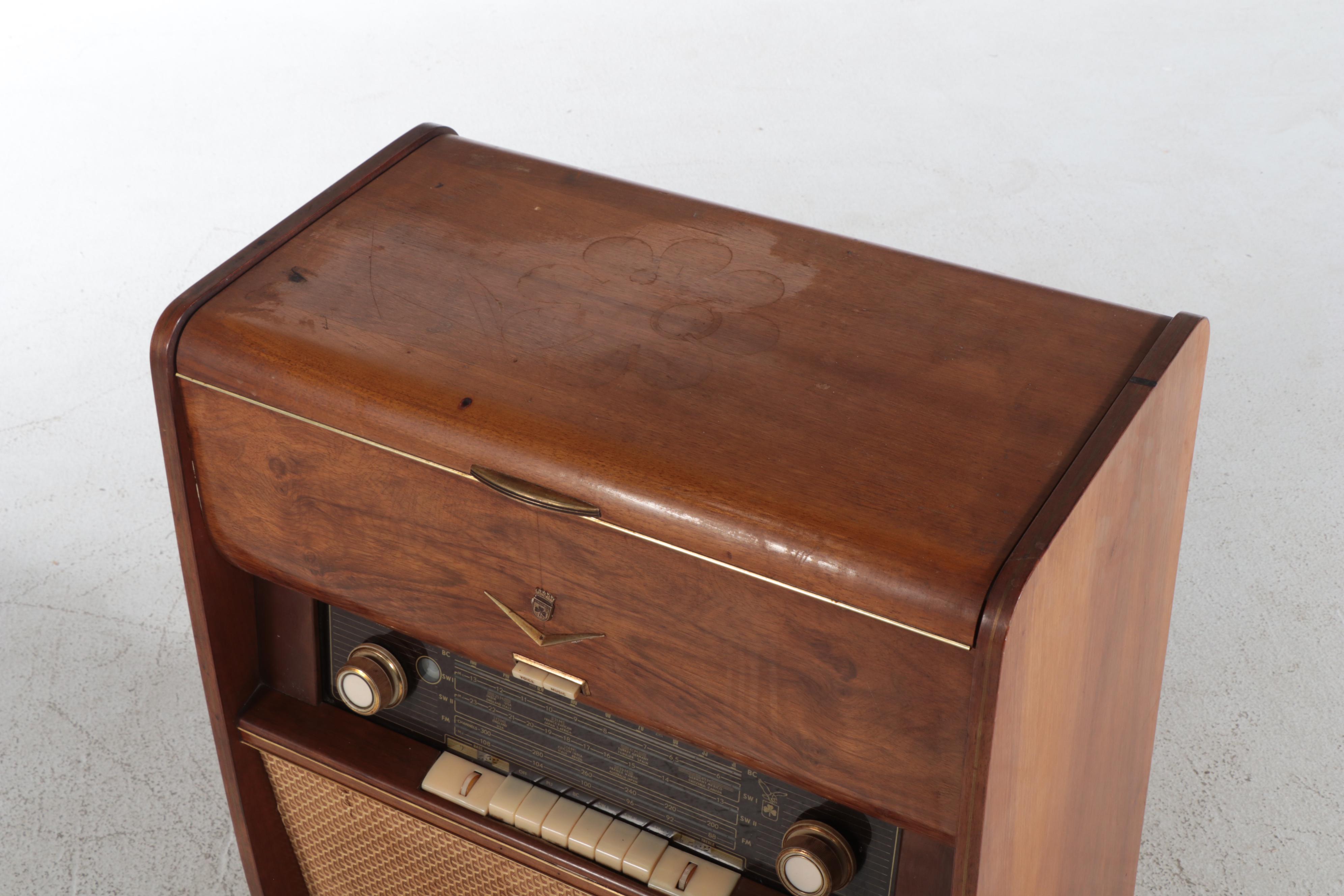 Grundig Majestic International Corp. Musical Instrument 7000 Broadcast Receiver