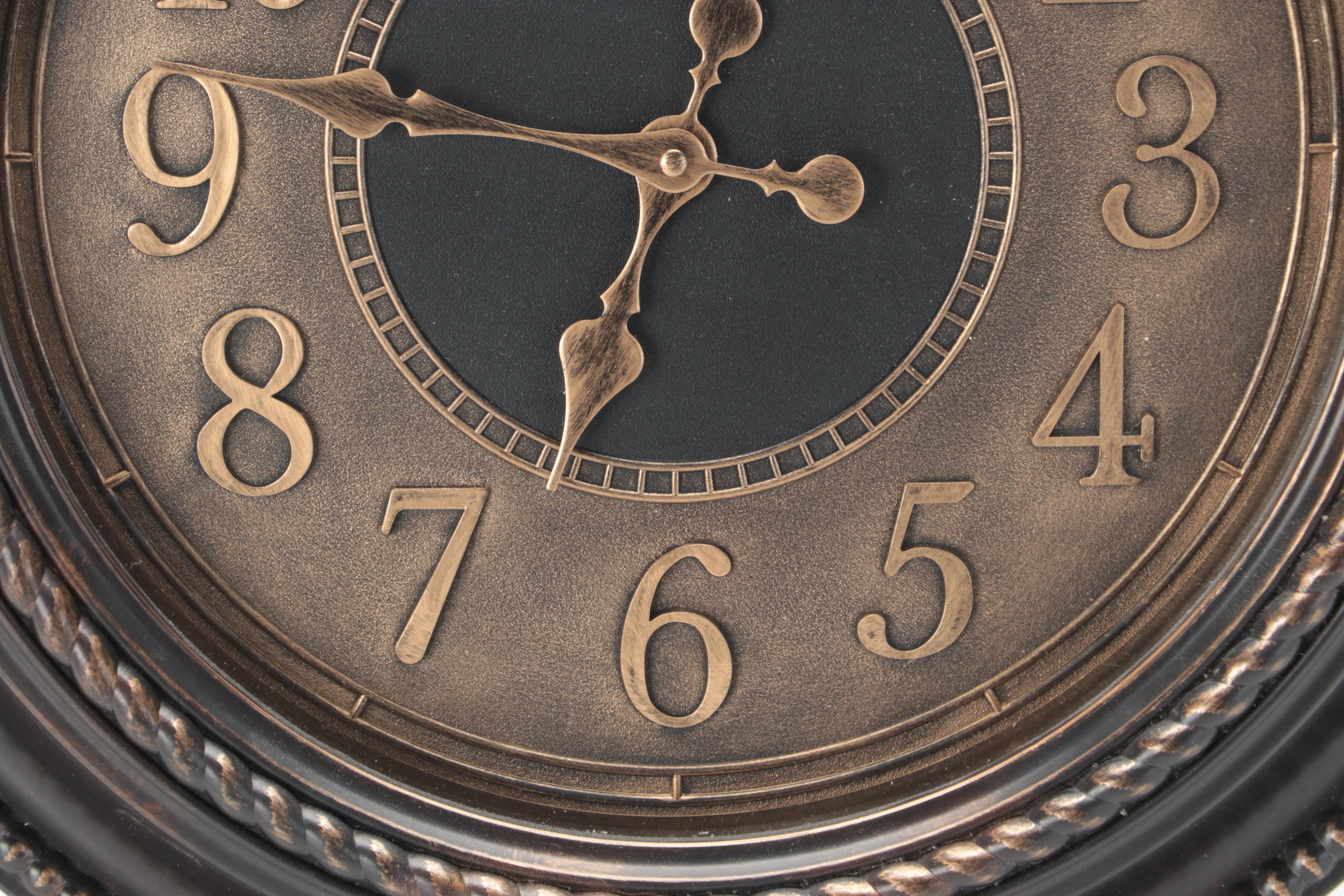 Beaded Rim Plastic Round Wall Clock