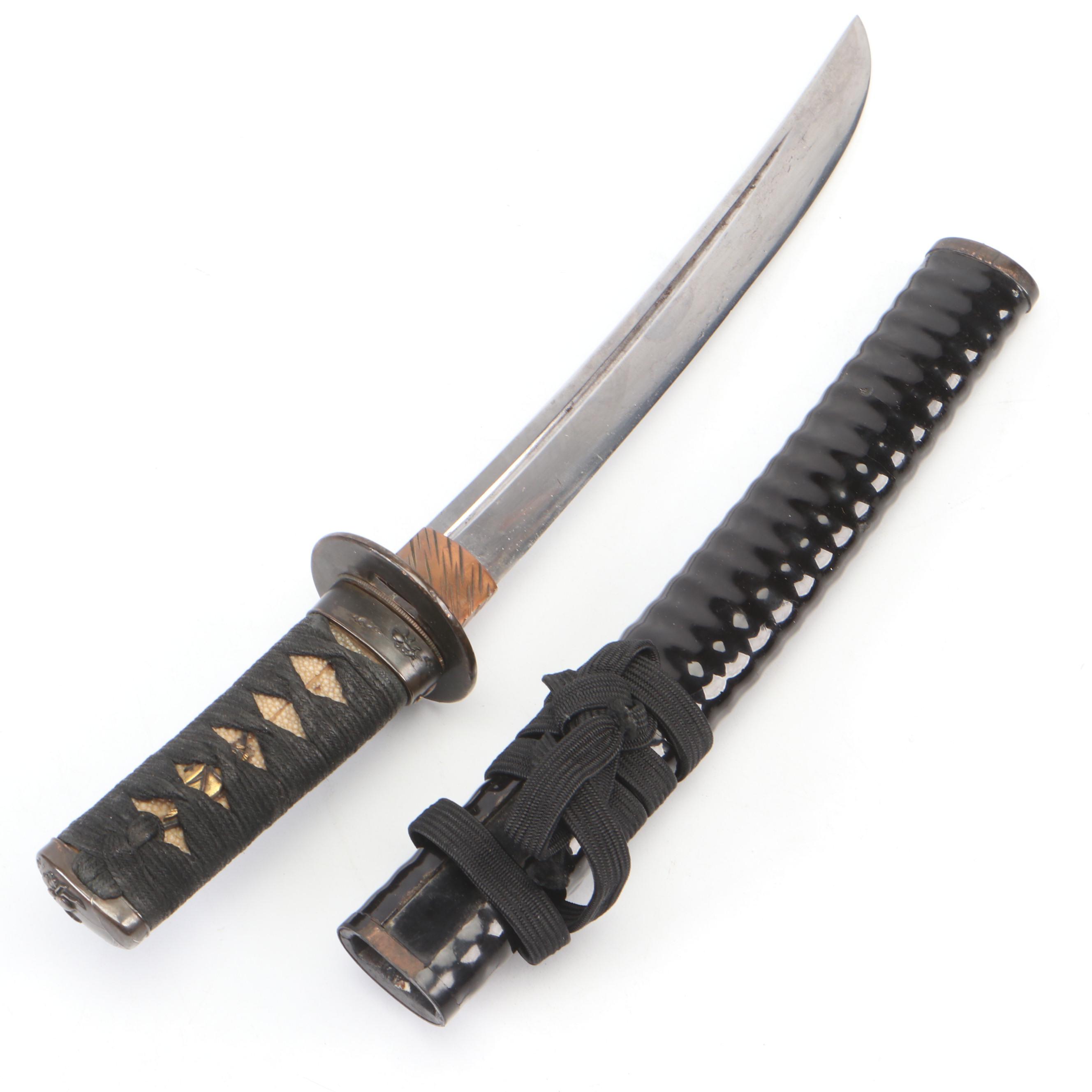 Japanese Workshop Style Tantō Dagger With Lacquered Scabbard