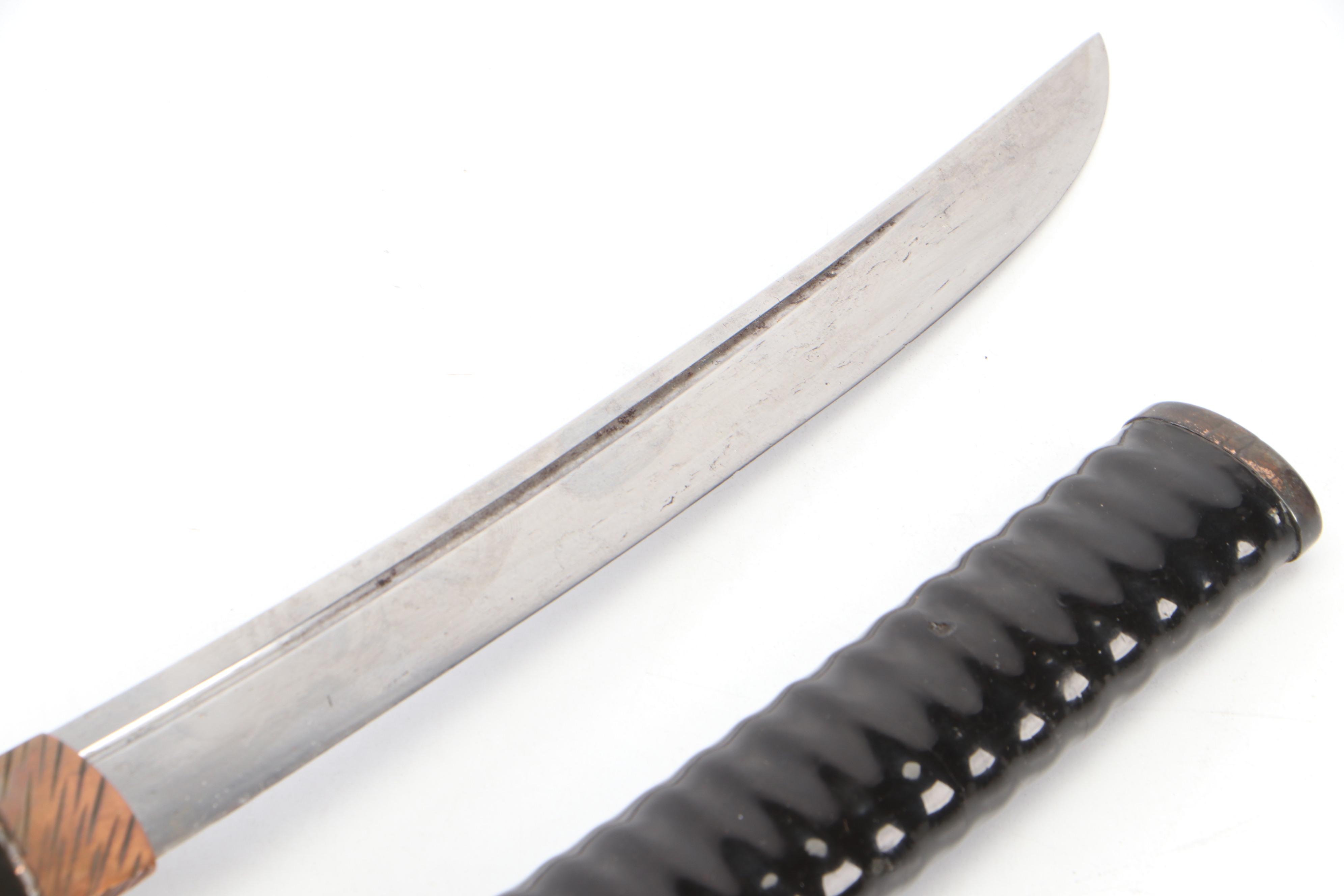 Japanese Workshop Style Tantō Dagger With Lacquered Scabbard