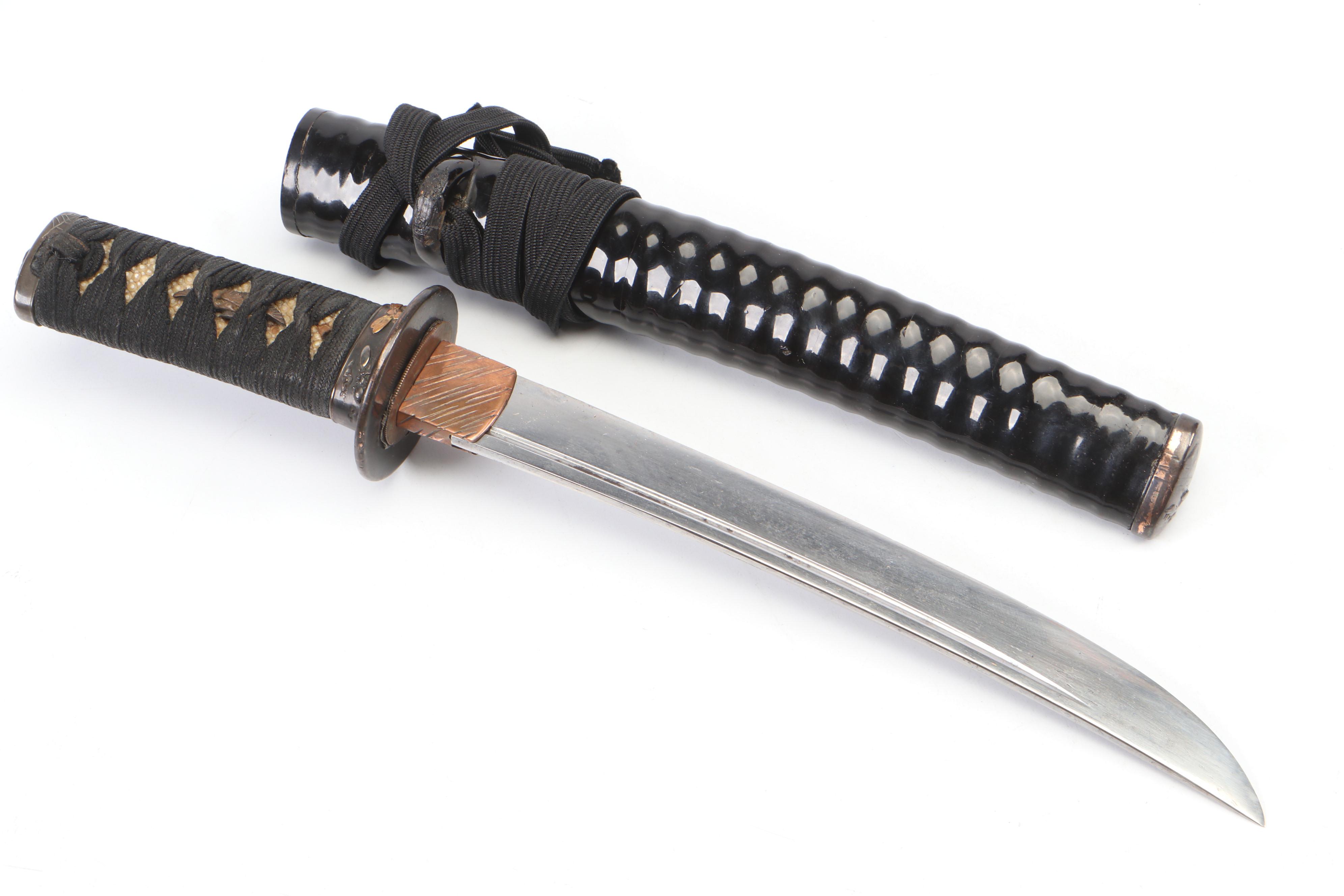 Japanese Workshop Style Tantō Dagger With Lacquered Scabbard